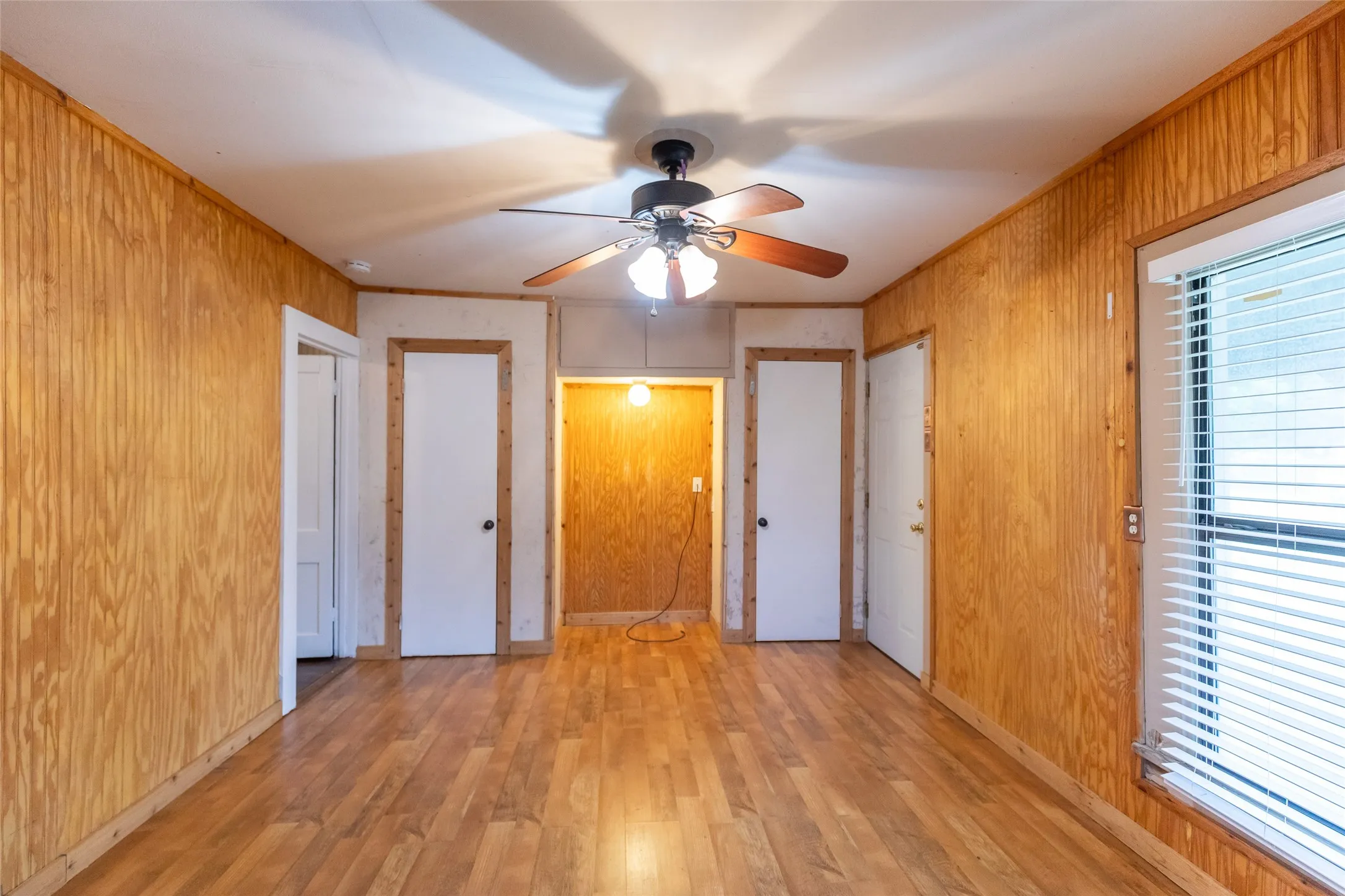 Single Family Residence For Sale in Taylor County , 102 Scurry Avenue, Tuscola, Texas 79562, 3 Bedroom, 2 Bathroom, Garage spaces, 1,406 Sqft, built in 1928, mls#21280676, Real Estate Agent in Tuscola, Homes For Sale in Taylor county, Homes For Sale in Tuscola, Realtor in Tuscola Texas, Real Estate Brokerage Independent Realty Texas, Luminita Cordes Realtor