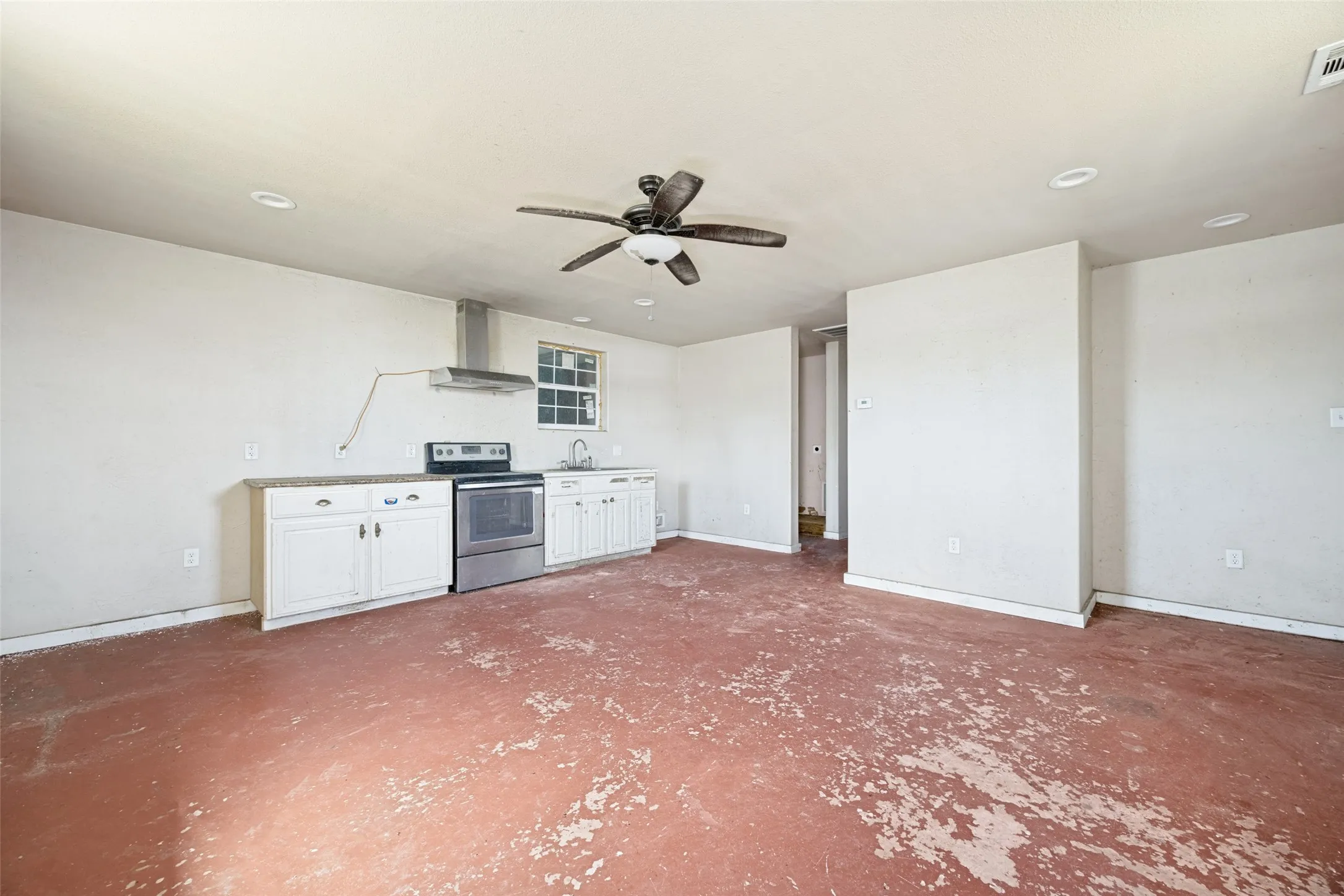 Farm For Sale in Hunt County , 5814 Fm 1563, Commerce, Texas 75428, 2 Bedrooms, 2 Bathrooms, Garage spaces, 800 Sqft, built in 2019, Price $1,200,000, mls#21280044, Real Estate Agent in Commerce, Homes For Sale in Hunt county, Homes For Sale in Commerce, Realtor in Commerce Texas, Real Estate Brokerage Independent Realty Texas, Luminita Cordes Realtor