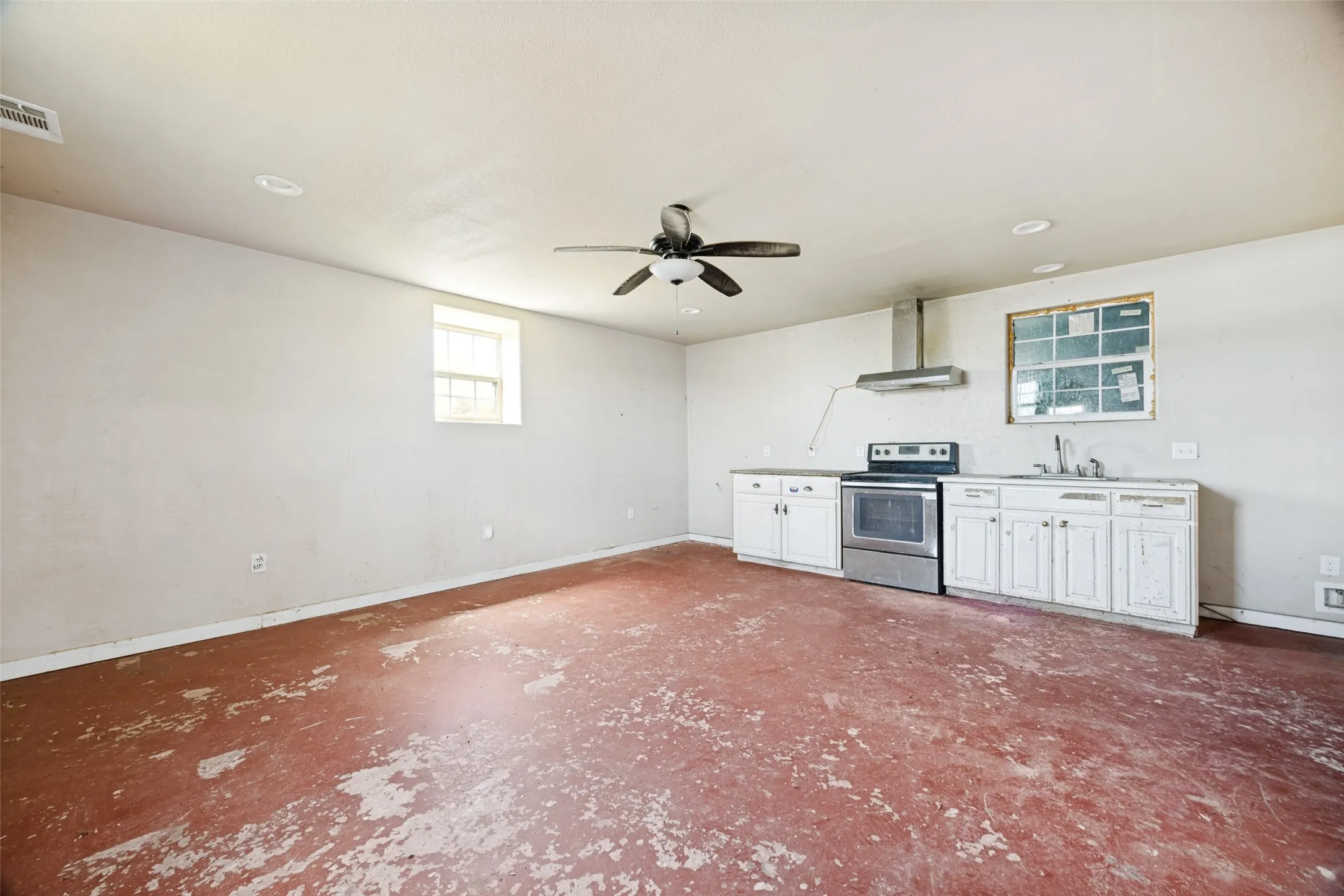 Farm For Sale in Hunt County , 5814 Fm 1563, Commerce, Texas 75428, 2 Bedrooms, 2 Bathrooms, Garage spaces, 800 Sqft, built in 2019, Price $1,200,000, mls#21280044, Real Estate Agent in Commerce, Homes For Sale in Hunt county, Homes For Sale in Commerce, Realtor in Commerce Texas, Real Estate Brokerage Independent Realty Texas, Luminita Cordes Realtor