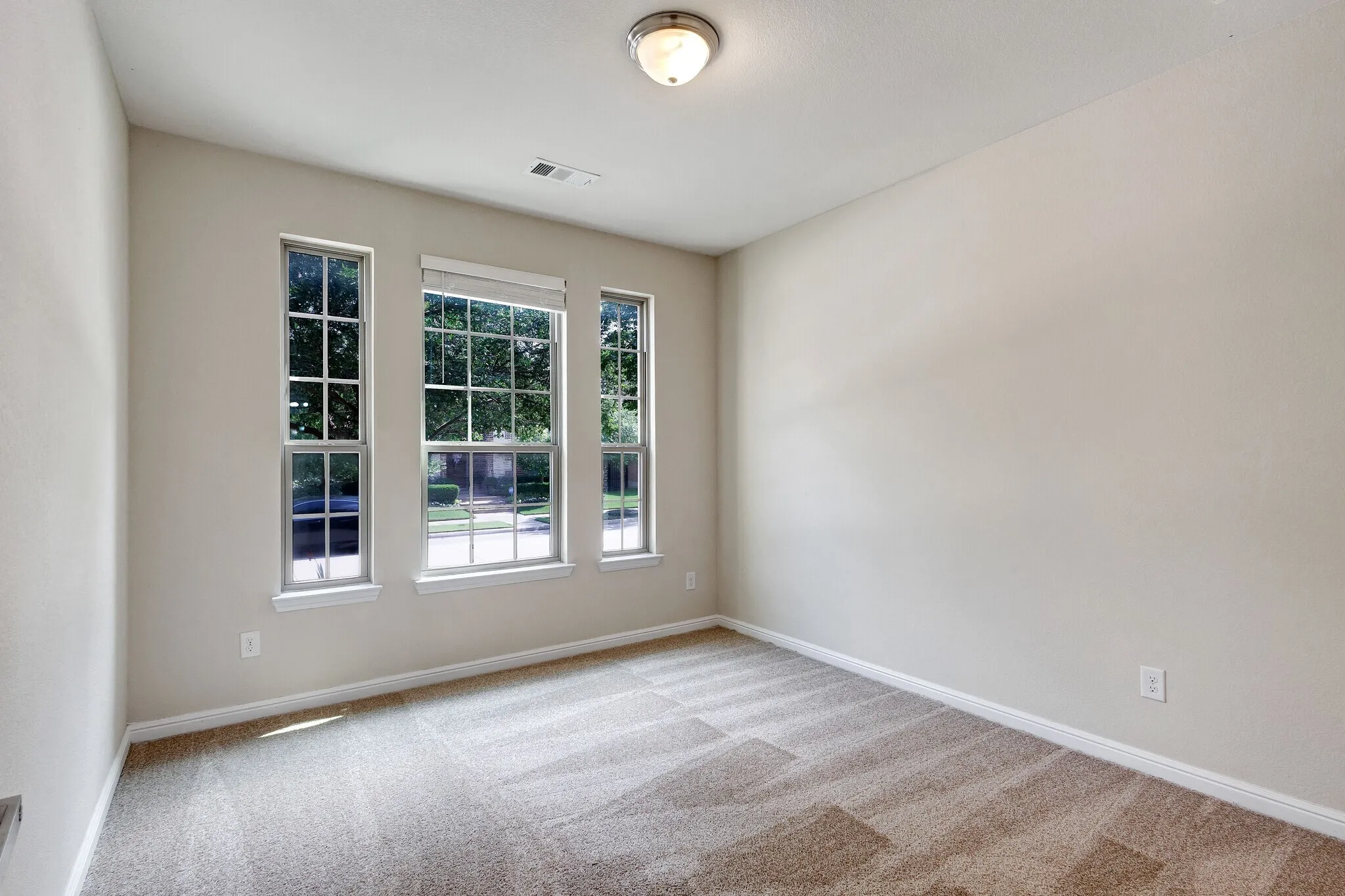 Single Family Residence For Sale in Tarrant County , 3625 Plum Vista Place, Arlington, Texas 76005, 4 Bedroom, 3 Bathroom, 2 Garage spaces, 2,937 Sqft, built in 2014, mls#21280146, Real Estate Agent in Arlington, Homes For Sale in Tarrant county, Homes For Sale in Arlington, Realtor in Arlington Texas, Real Estate Brokerage Independent Realty Texas, Luminita Cordes Realtor