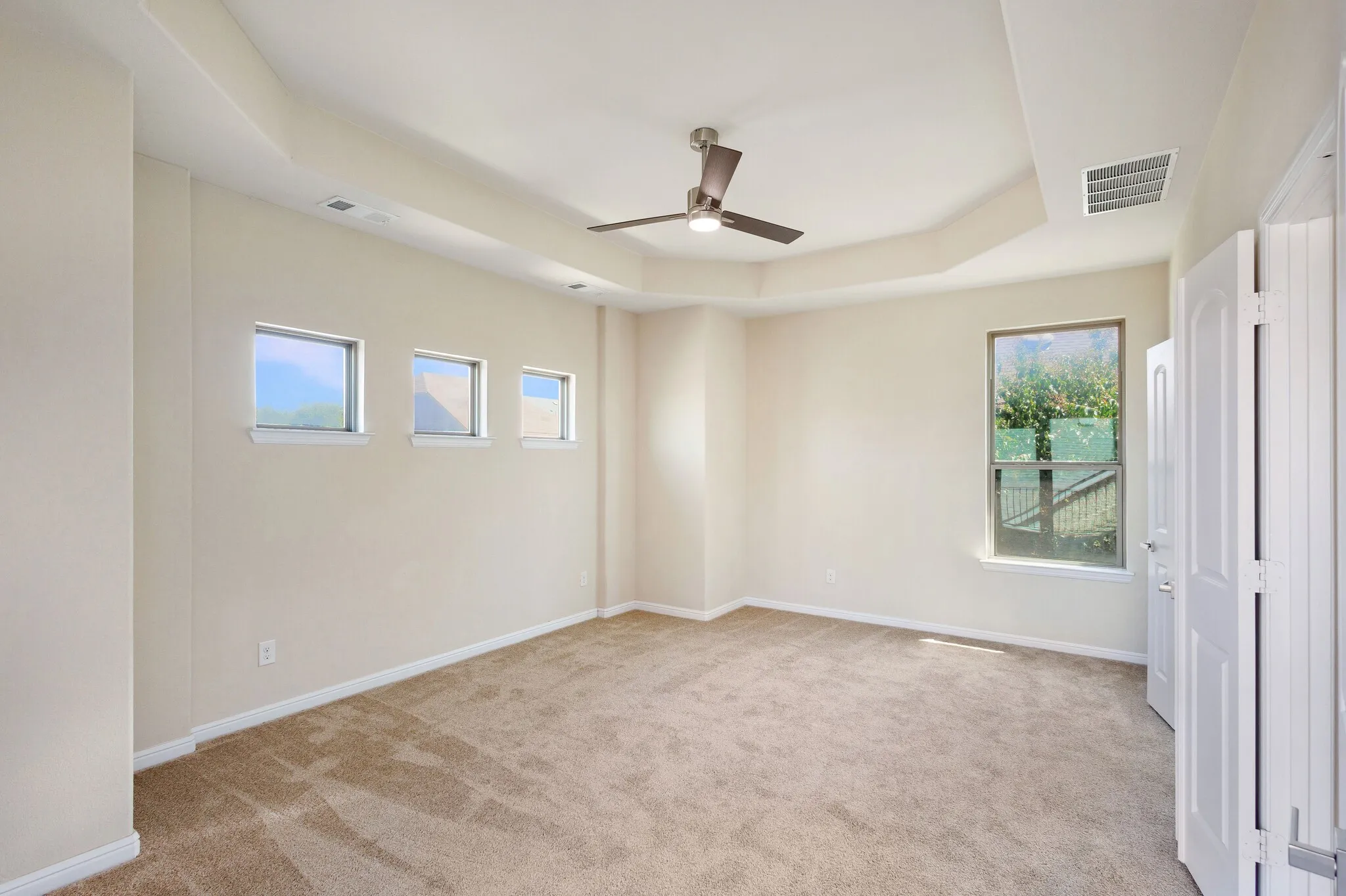 Single Family Residence For Sale in Tarrant County , 3625 Plum Vista Place, Arlington, Texas 76005, 4 Bedroom, 3 Bathroom, 2 Garage spaces, 2,937 Sqft, built in 2014, mls#21280146, Real Estate Agent in Arlington, Homes For Sale in Tarrant county, Homes For Sale in Arlington, Realtor in Arlington Texas, Real Estate Brokerage Independent Realty Texas, Luminita Cordes Realtor