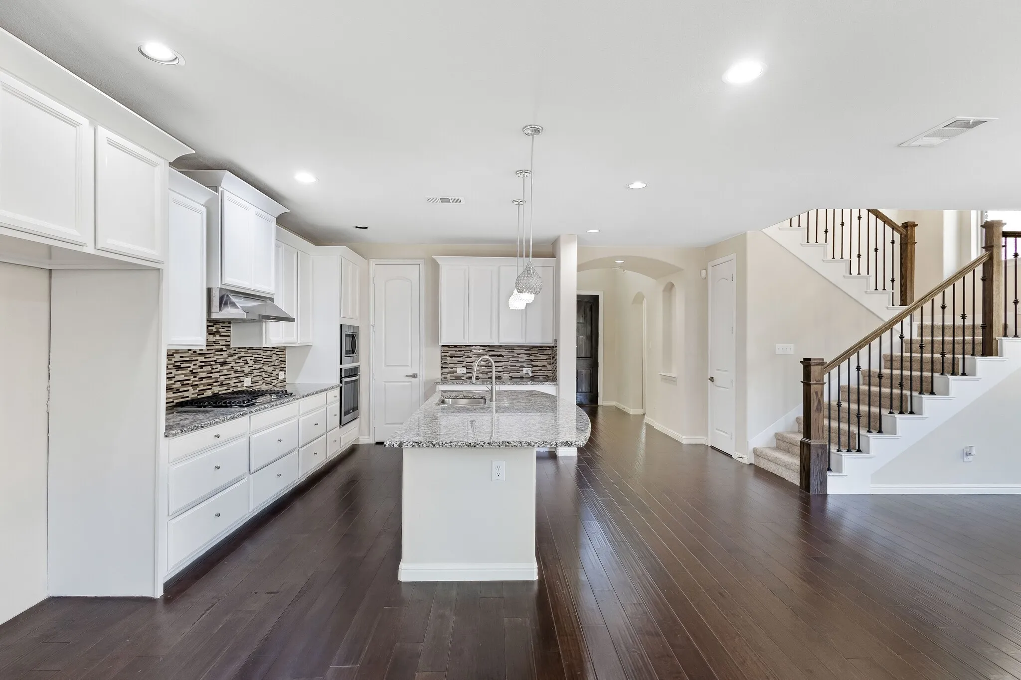 Single Family Residence For Sale in Tarrant County , 3625 Plum Vista Place, Arlington, Texas 76005, 4 Bedroom, 3 Bathroom, 2 Garage spaces, 2,937 Sqft, built in 2014, mls#21280146, Real Estate Agent in Arlington, Homes For Sale in Tarrant county, Homes For Sale in Arlington, Realtor in Arlington Texas, Real Estate Brokerage Independent Realty Texas, Luminita Cordes Realtor