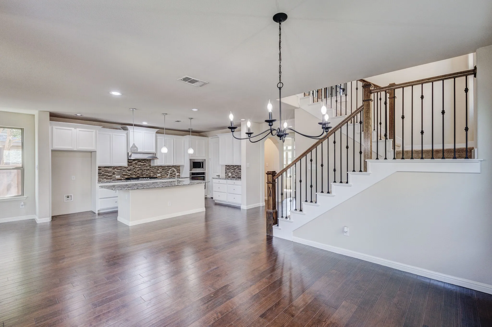 Single Family Residence For Sale in Tarrant County , 3625 Plum Vista Place, Arlington, Texas 76005, 4 Bedroom, 3 Bathroom, 2 Garage spaces, 2,937 Sqft, built in 2014, mls#21280146, Real Estate Agent in Arlington, Homes For Sale in Tarrant county, Homes For Sale in Arlington, Realtor in Arlington Texas, Real Estate Brokerage Independent Realty Texas, Luminita Cordes Realtor
