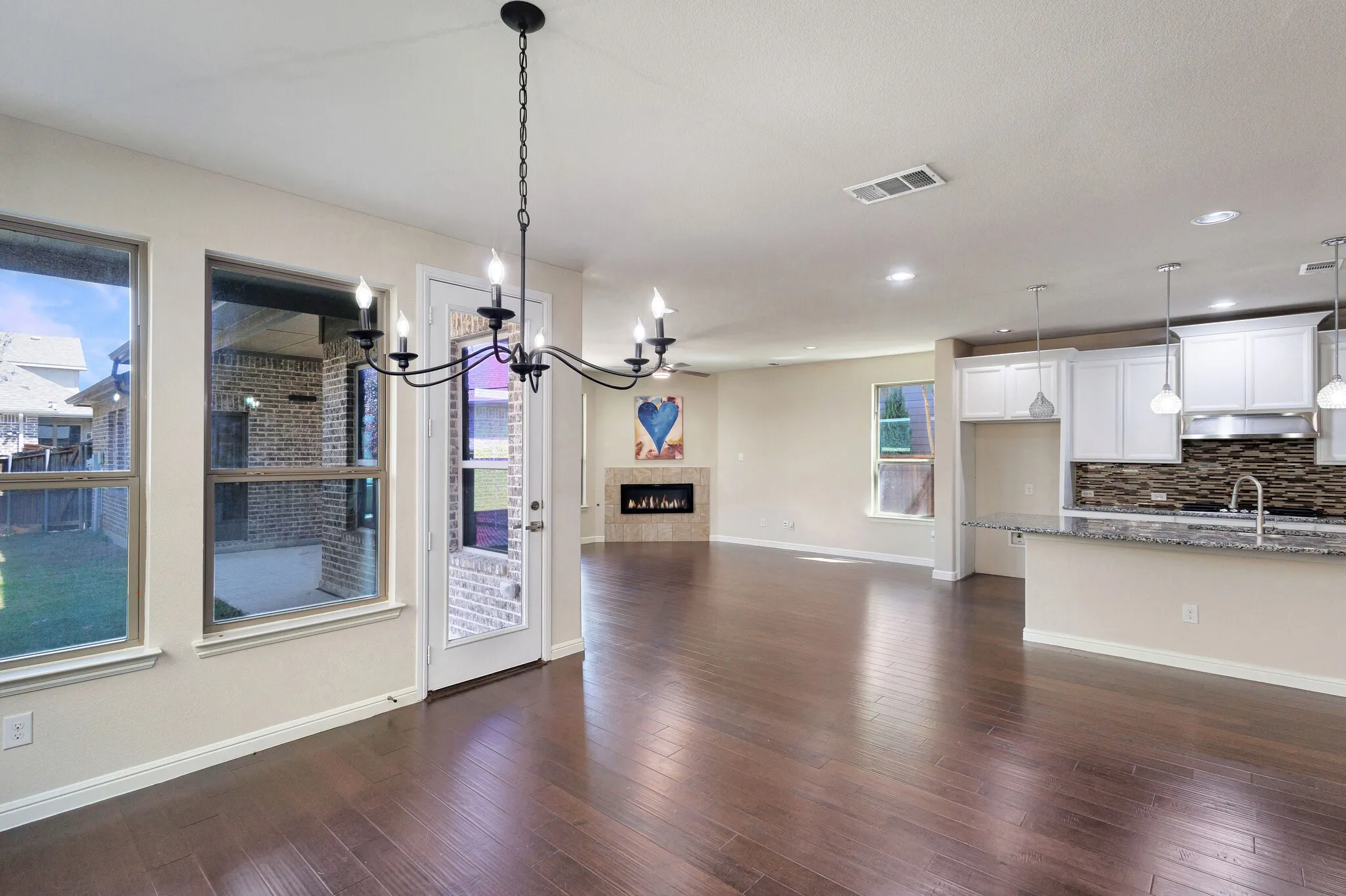 Single Family Residence For Sale in Tarrant County , 3625 Plum Vista Place, Arlington, Texas 76005, 4 Bedroom, 3 Bathroom, 2 Garage spaces, 2,937 Sqft, built in 2014, mls#21280146, Real Estate Agent in Arlington, Homes For Sale in Tarrant county, Homes For Sale in Arlington, Realtor in Arlington Texas, Real Estate Brokerage Independent Realty Texas, Luminita Cordes Realtor