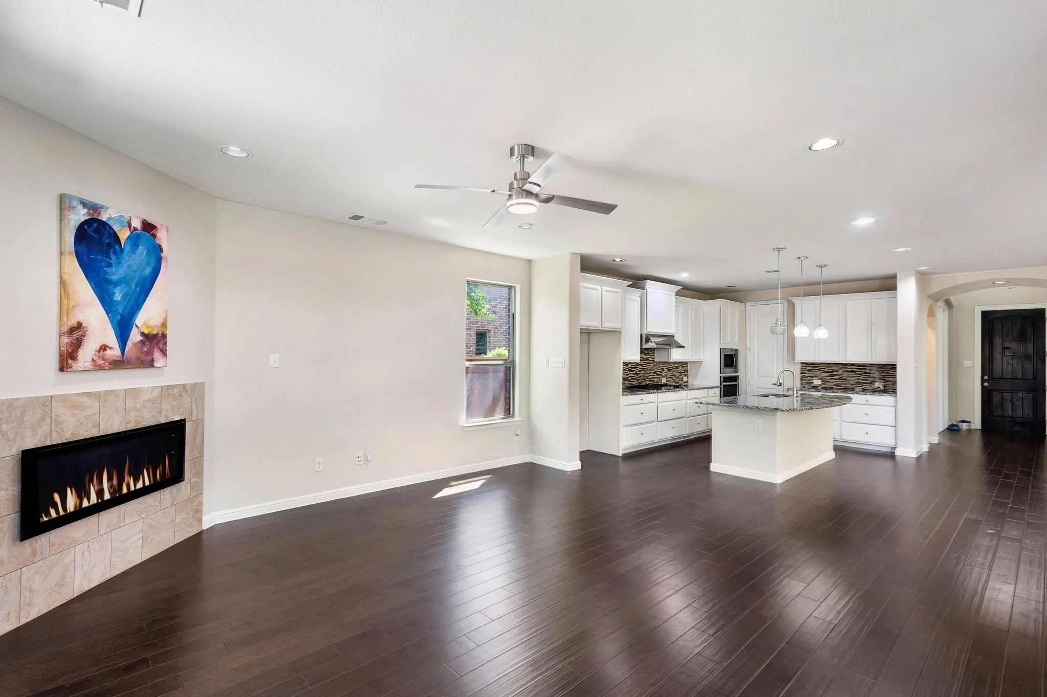 Single Family Residence For Sale in Tarrant County , 3625 Plum Vista Place, Arlington, Texas 76005, 4 Bedroom, 3 Bathroom, 2 Garage spaces, 2,937 Sqft, built in 2014, mls#21280146, Real Estate Agent in Arlington, Homes For Sale in Tarrant county, Homes For Sale in Arlington, Realtor in Arlington Texas, Real Estate Brokerage Independent Realty Texas, Luminita Cordes Realtor