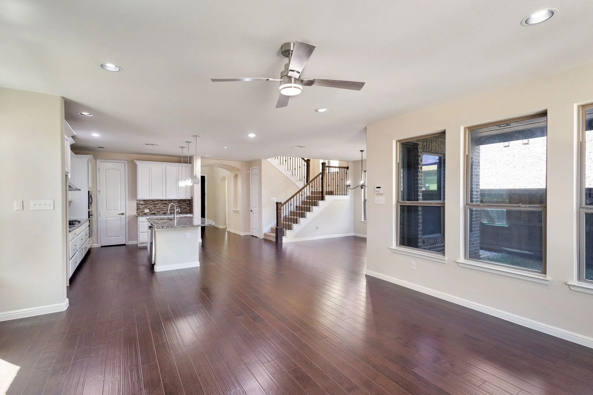 Single Family Residence For Sale in Tarrant County , 3625 Plum Vista Place, Arlington, Texas 76005, 4 Bedroom, 3 Bathroom, 2 Garage spaces, 2,937 Sqft, built in 2014, mls#21280146, Real Estate Agent in Arlington, Homes For Sale in Tarrant county, Homes For Sale in Arlington, Realtor in Arlington Texas, Real Estate Brokerage Independent Realty Texas, Luminita Cordes Realtor