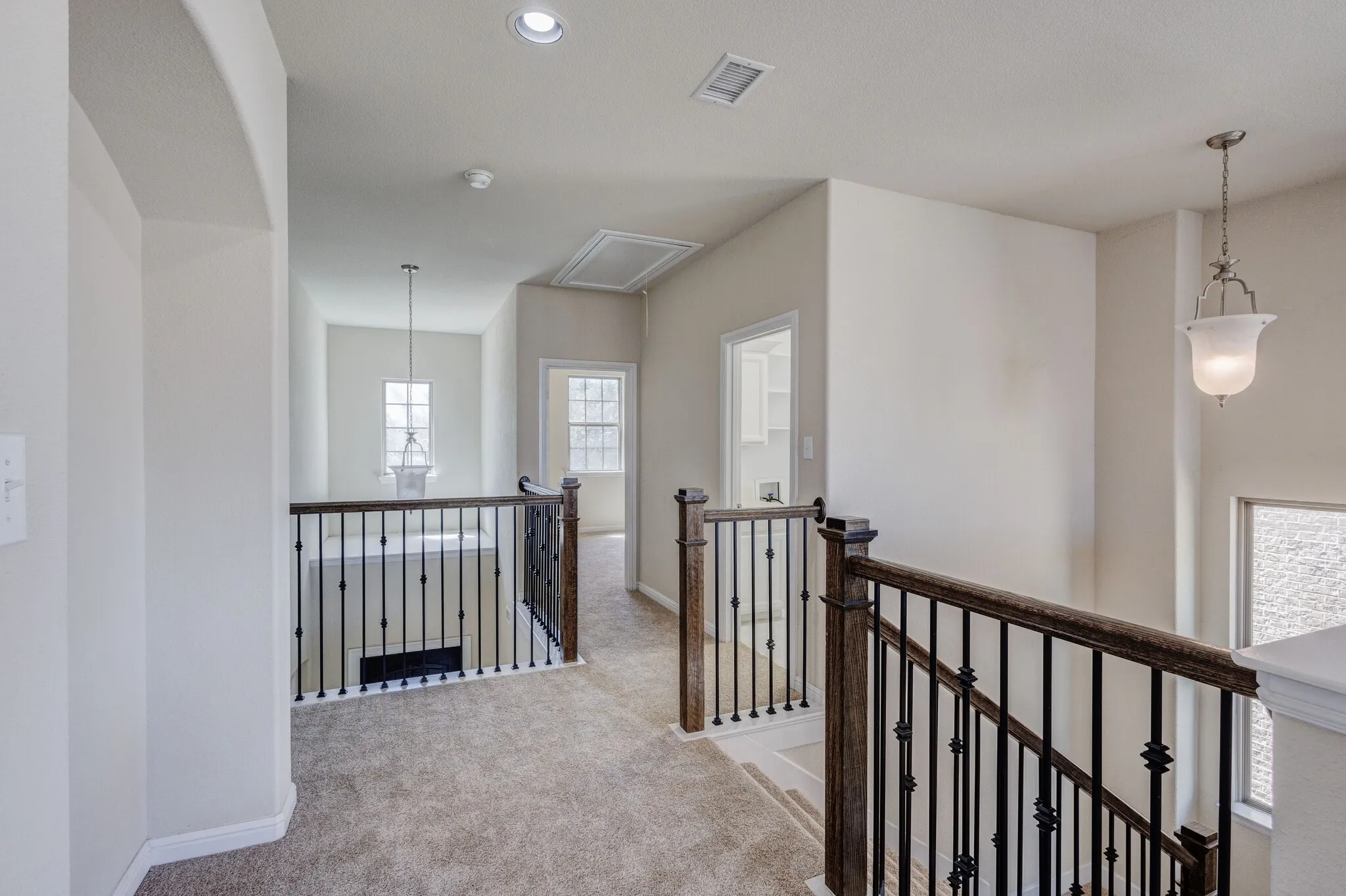 Single Family Residence For Sale in Tarrant County , 3625 Plum Vista Place, Arlington, Texas 76005, 4 Bedroom, 3 Bathroom, 2 Garage spaces, 2,937 Sqft, built in 2014, mls#21280146, Real Estate Agent in Arlington, Homes For Sale in Tarrant county, Homes For Sale in Arlington, Realtor in Arlington Texas, Real Estate Brokerage Independent Realty Texas, Luminita Cordes Realtor