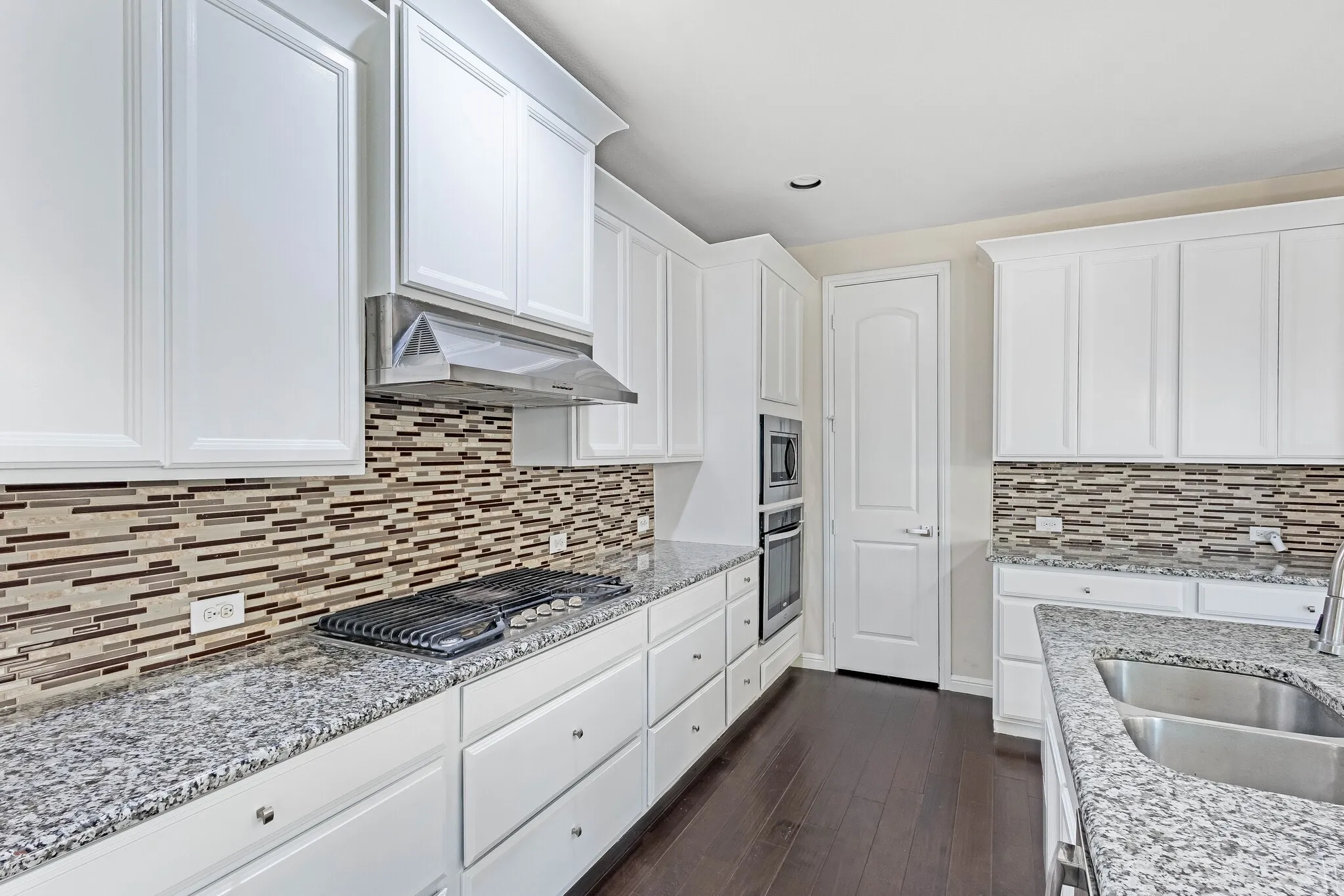 Single Family Residence For Sale in Tarrant County , 3625 Plum Vista Place, Arlington, Texas 76005, 4 Bedroom, 3 Bathroom, 2 Garage spaces, 2,937 Sqft, built in 2014, mls#21280146, Real Estate Agent in Arlington, Homes For Sale in Tarrant county, Homes For Sale in Arlington, Realtor in Arlington Texas, Real Estate Brokerage Independent Realty Texas, Luminita Cordes Realtor