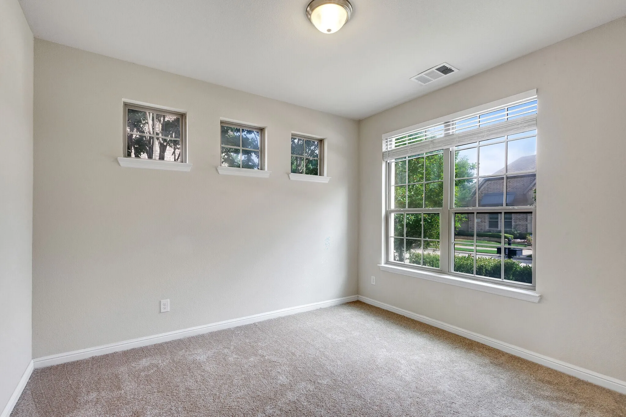 Single Family Residence For Sale in Tarrant County , 3625 Plum Vista Place, Arlington, Texas 76005, 4 Bedroom, 3 Bathroom, 2 Garage spaces, 2,937 Sqft, built in 2014, mls#21280146, Real Estate Agent in Arlington, Homes For Sale in Tarrant county, Homes For Sale in Arlington, Realtor in Arlington Texas, Real Estate Brokerage Independent Realty Texas, Luminita Cordes Realtor