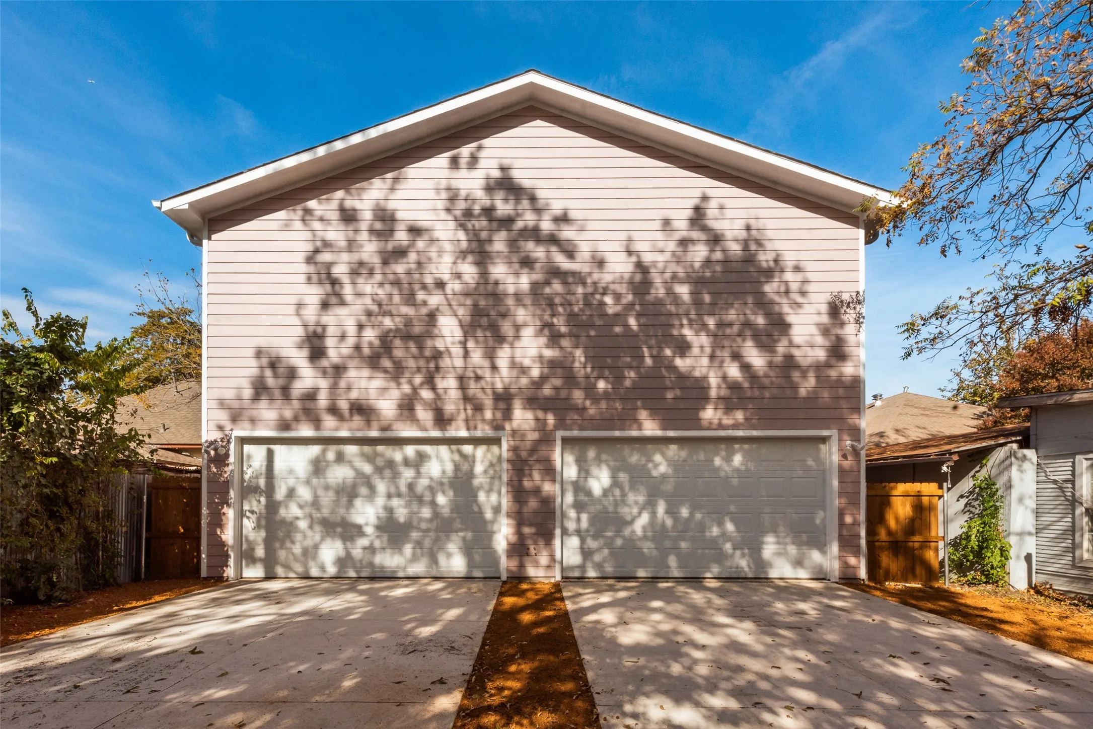 Duplex For Sale in Dallas County , 632-634 Melba Street, Dallas, Texas 75208, 6 Bedroom, 6 Bathroom, 4 Garage spaces, 0 Sqft, built in 2024, mls#21280696, Real Estate Agent in Dallas, Homes For Sale in Dallas county, Homes For Sale in Dallas, Realtor in Dallas Texas, Real Estate Brokerage Independent Realty Texas, Luminita Cordes Realtor