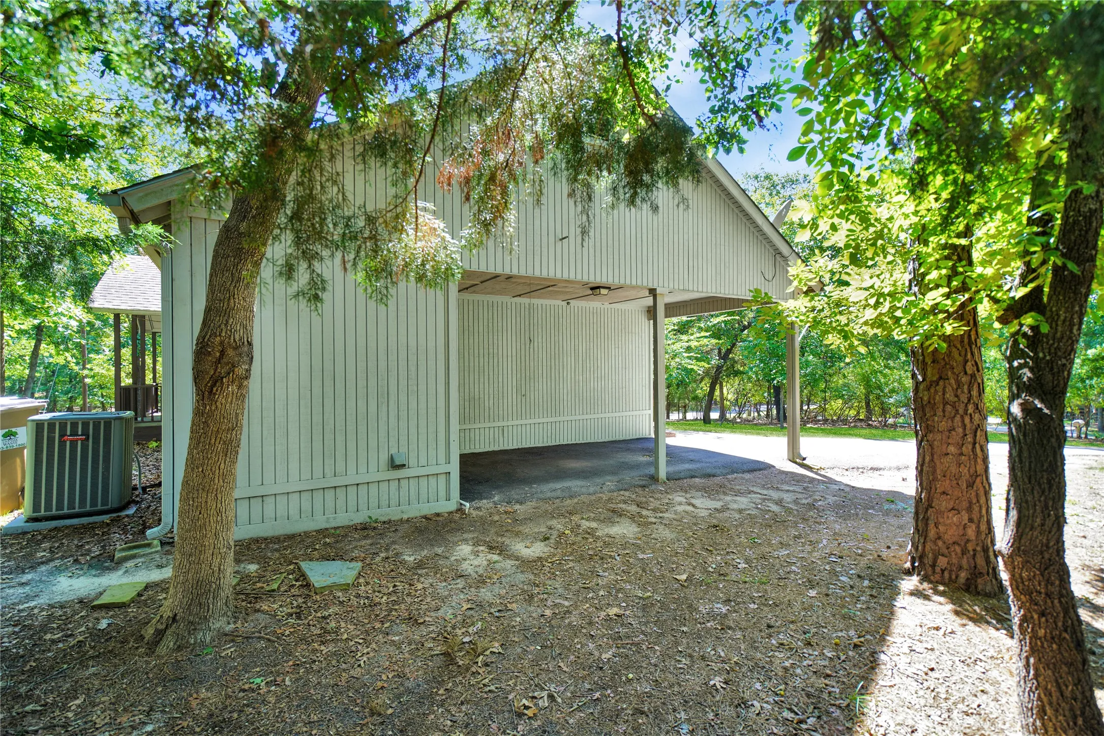 Single Family Residence For Sale in Wood County , 245 Larchwood Path, Holly Lake Ranch, Texas 75765, 2 Bedroom, 2 Bathroom, Garage spaces, 1,401 Sqft, built in 2017, mls#21280687, Real Estate Agent in Holly Lake Ranch, Homes For Sale in Wood county, Homes For Sale in Holly Lake Ranch, Realtor in Holly Lake Ranch Texas, Real Estate Brokerage Independent Realty Texas, Luminita Cordes Realtor