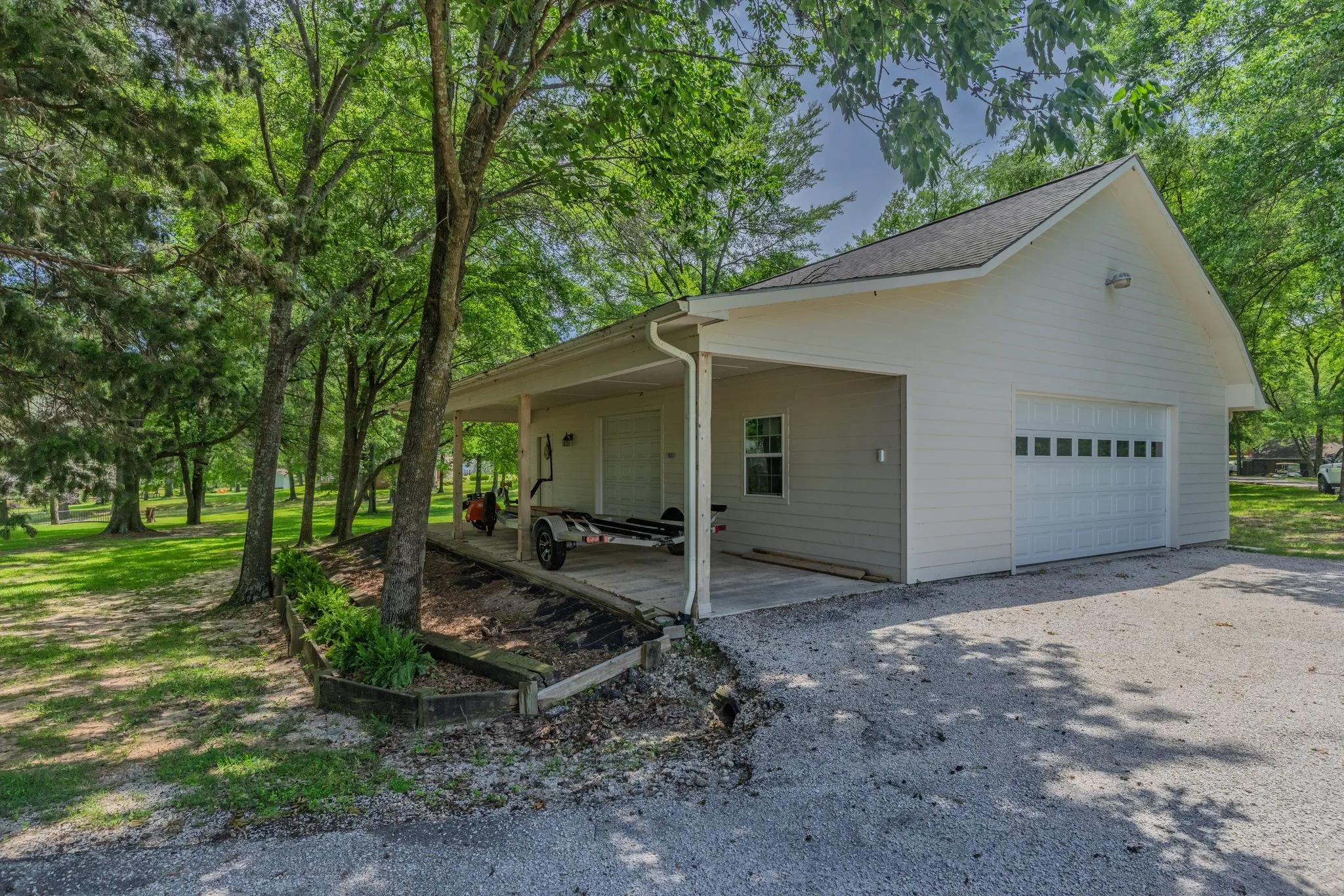 Single Family Residence For Sale in Rains County , 1185 Rs County Road 3503, Emory, Texas 75440, 3 Bedrooms, 3 Bathrooms, 4 Garage spaces, 2,766 Sqft, built in 1997, Price $998,000, mls#21280451, Real Estate Agent in Emory, Homes For Sale in Rains county, Homes For Sale in Emory, Realtor in Emory Texas, Real Estate Brokerage Independent Realty Texas, Luminita Cordes Realtor