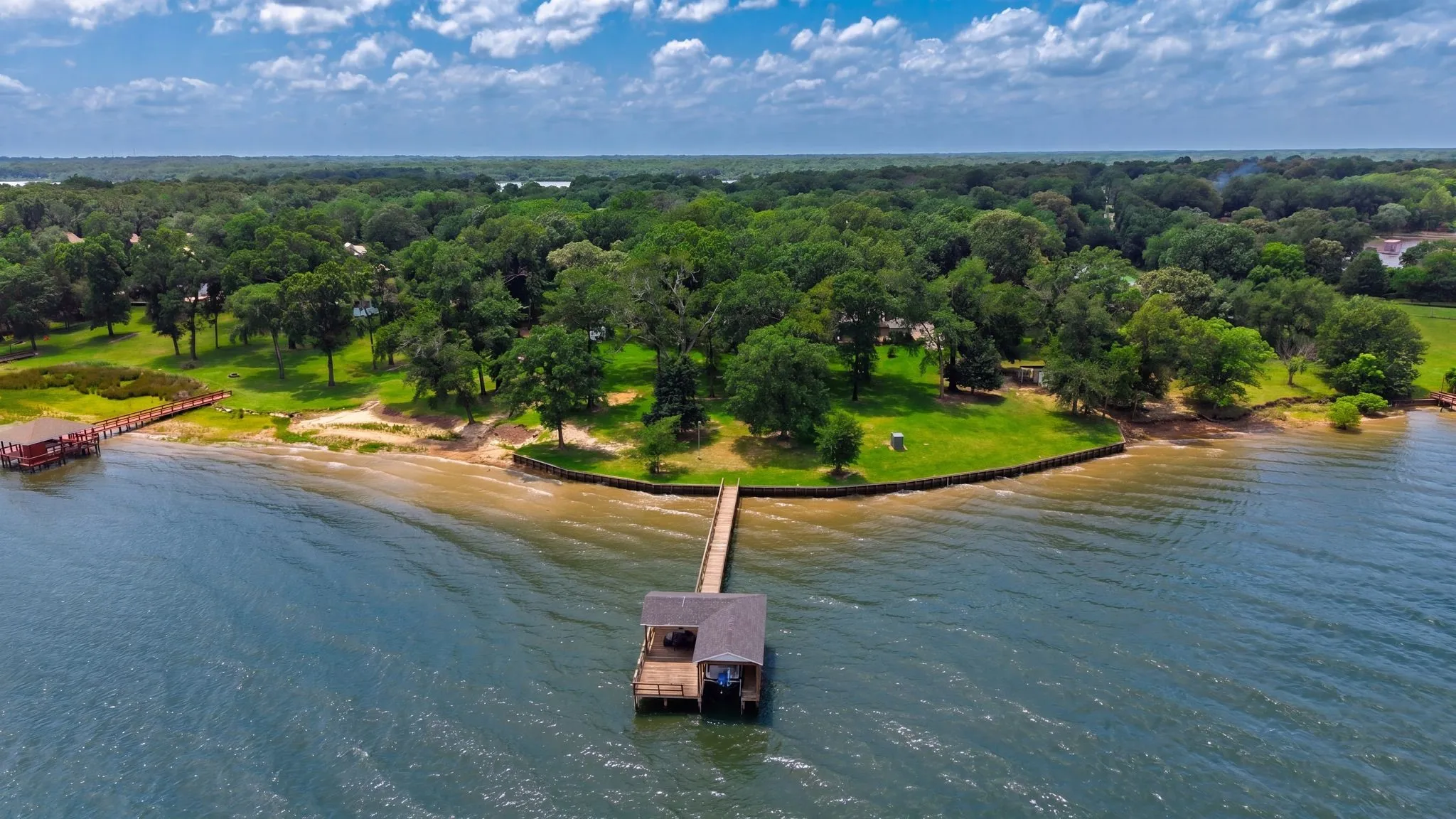 Single Family Residence For Sale in Rains County , 1185 Rs County Road 3503, Emory, Texas 75440, 3 Bedrooms, 3 Bathrooms, 4 Garage spaces, 2,766 Sqft, built in 1997, Price $998,000, mls#21280451, Real Estate Agent in Emory, Homes For Sale in Rains county, Homes For Sale in Emory, Realtor in Emory Texas, Real Estate Brokerage Independent Realty Texas, Luminita Cordes Realtor
