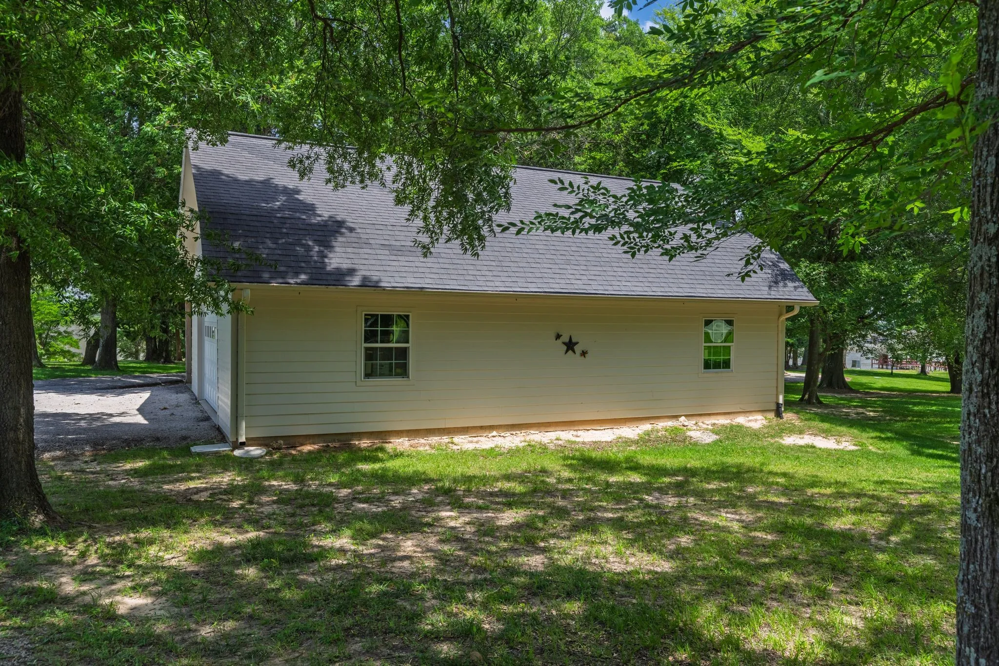 Single Family Residence For Sale in Rains County , 1185 Rs County Road 3503, Emory, Texas 75440, 3 Bedrooms, 3 Bathrooms, 4 Garage spaces, 2,766 Sqft, built in 1997, Price $998,000, mls#21280451, Real Estate Agent in Emory, Homes For Sale in Rains county, Homes For Sale in Emory, Realtor in Emory Texas, Real Estate Brokerage Independent Realty Texas, Luminita Cordes Realtor