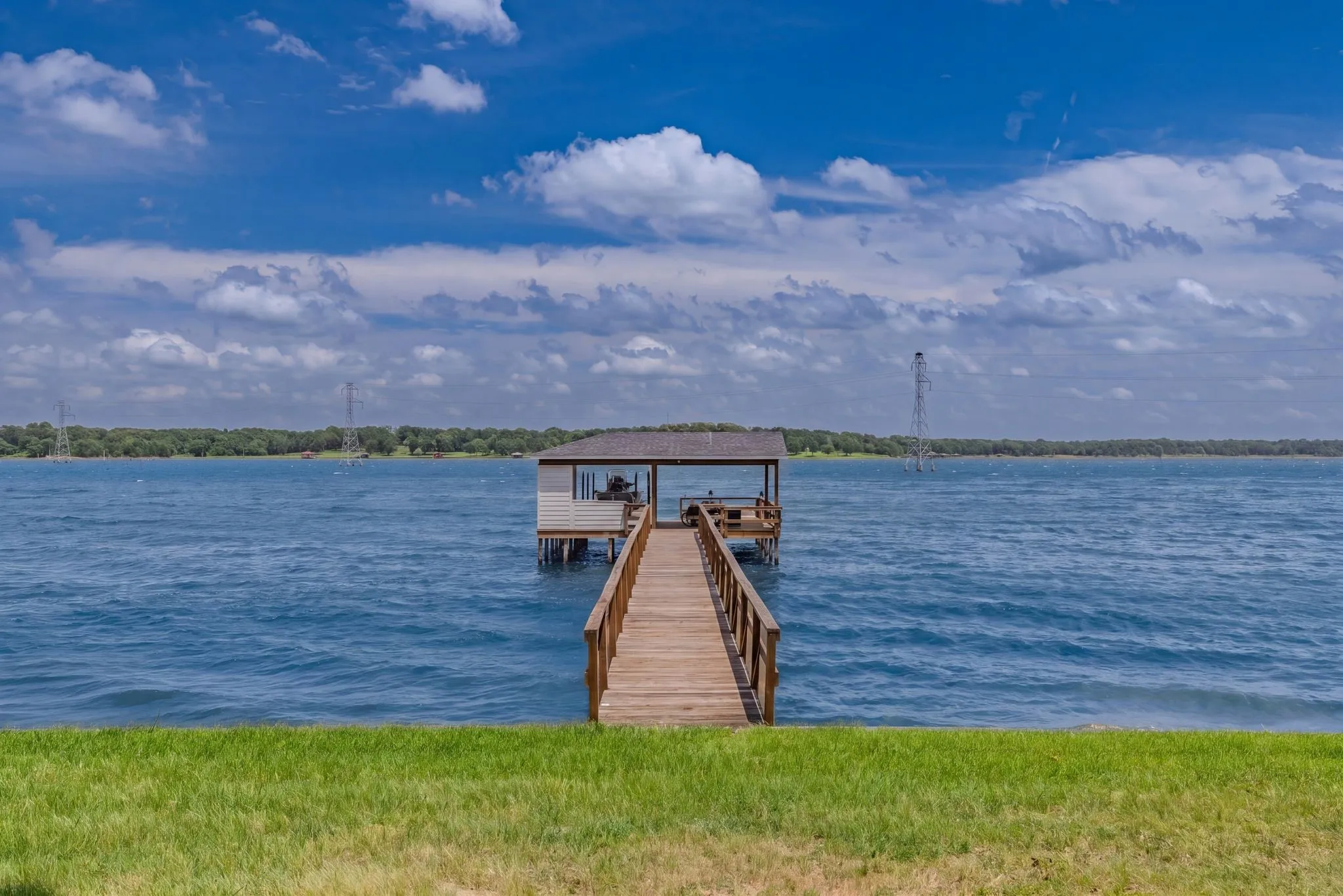 Single Family Residence For Sale in Rains County , 1185 Rs County Road 3503, Emory, Texas 75440, 3 Bedrooms, 3 Bathrooms, 4 Garage spaces, 2,766 Sqft, built in 1997, Price $998,000, mls#21280451, Real Estate Agent in Emory, Homes For Sale in Rains county, Homes For Sale in Emory, Realtor in Emory Texas, Real Estate Brokerage Independent Realty Texas, Luminita Cordes Realtor