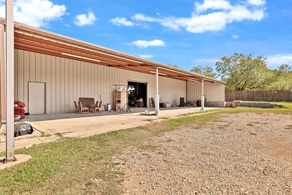 Single Family Residence For Sale in Tarrant County , 4031 Burleson Retta Road, Burleson, Texas 76028, 5 Bedroom, 4 Bathroom, 3 Garage spaces, 3,291 Sqft, built in 2005, mls#21272734, Real Estate Agent in Burleson, Homes For Sale in Tarrant county, Homes For Sale in Burleson, Realtor in Burleson Texas, Real Estate Brokerage Independent Realty Texas, Luminita Cordes Realtor