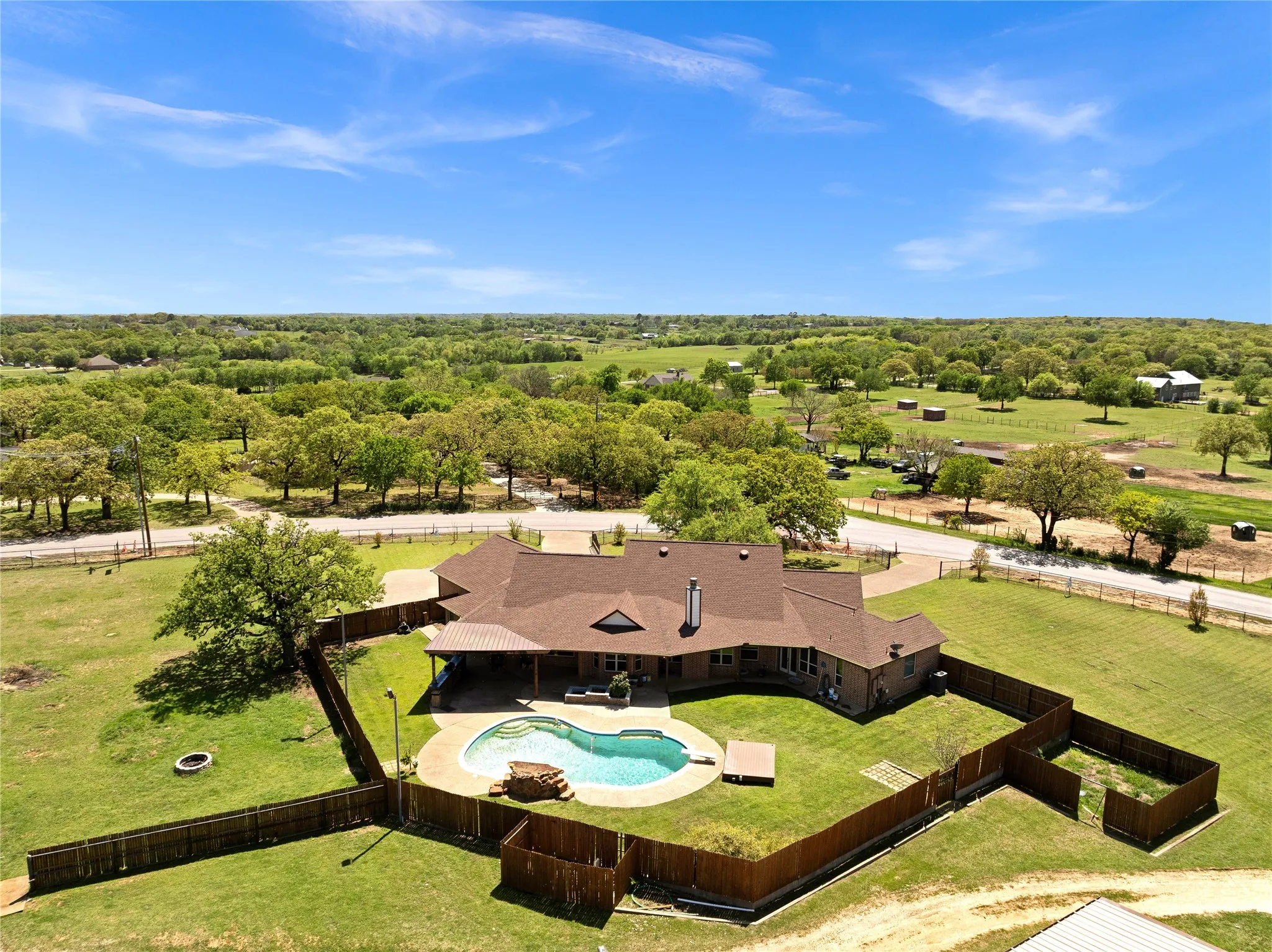 Single Family Residence For Sale in Tarrant County , 4031 Burleson Retta Road, Burleson, Texas 76028, 5 Bedroom, 4 Bathroom, 3 Garage spaces, 3,291 Sqft, built in 2005, mls#21272734, Real Estate Agent in Burleson, Homes For Sale in Tarrant county, Homes For Sale in Burleson, Realtor in Burleson Texas, Real Estate Brokerage Independent Realty Texas, Luminita Cordes Realtor