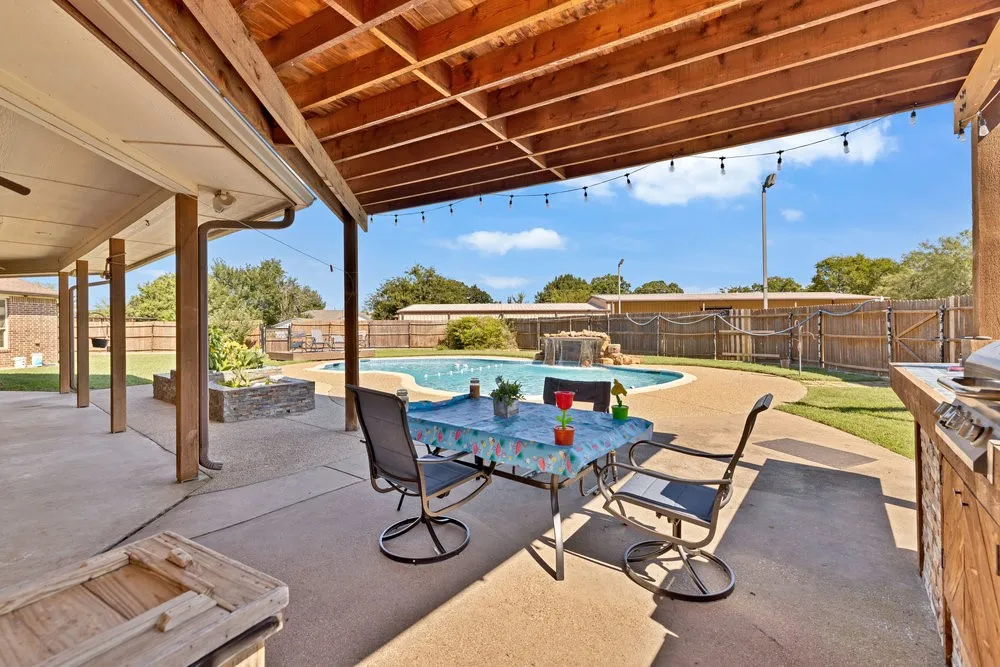 Single Family Residence For Sale in Tarrant County , 4031 Burleson Retta Road, Burleson, Texas 76028, 5 Bedroom, 4 Bathroom, 3 Garage spaces, 3,291 Sqft, built in 2005, mls#21272734, Real Estate Agent in Burleson, Homes For Sale in Tarrant county, Homes For Sale in Burleson, Realtor in Burleson Texas, Real Estate Brokerage Independent Realty Texas, Luminita Cordes Realtor