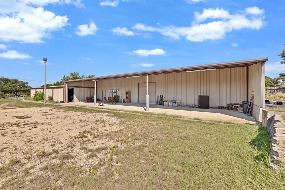 Single Family Residence For Sale in Tarrant County , 4031 Burleson Retta Road, Burleson, Texas 76028, 5 Bedroom, 4 Bathroom, 3 Garage spaces, 3,291 Sqft, built in 2005, mls#21272734, Real Estate Agent in Burleson, Homes For Sale in Tarrant county, Homes For Sale in Burleson, Realtor in Burleson Texas, Real Estate Brokerage Independent Realty Texas, Luminita Cordes Realtor