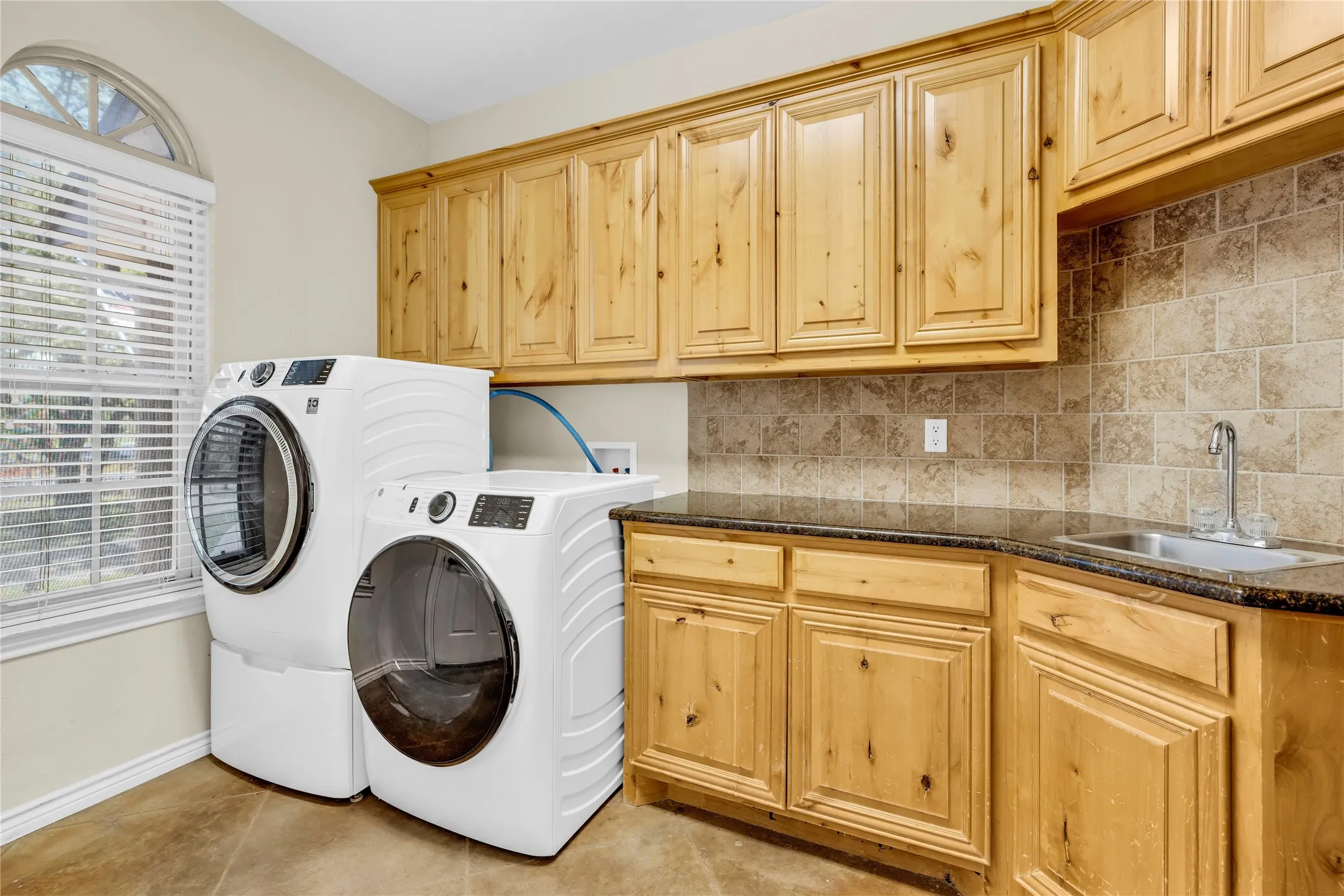 Single Family Residence For Sale in Tarrant County , 4031 Burleson Retta Road, Burleson, Texas 76028, 5 Bedroom, 4 Bathroom, 3 Garage spaces, 3,291 Sqft, built in 2005, mls#21272734, Real Estate Agent in Burleson, Homes For Sale in Tarrant county, Homes For Sale in Burleson, Realtor in Burleson Texas, Real Estate Brokerage Independent Realty Texas, Luminita Cordes Realtor