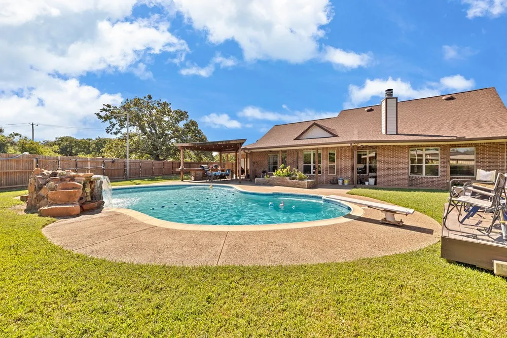 Single Family Residence For Sale in Tarrant County , 4031 Burleson Retta Road, Burleson, Texas 76028, 5 Bedroom, 4 Bathroom, 3 Garage spaces, 3,291 Sqft, built in 2005, mls#21272734, Real Estate Agent in Burleson, Homes For Sale in Tarrant county, Homes For Sale in Burleson, Realtor in Burleson Texas, Real Estate Brokerage Independent Realty Texas, Luminita Cordes Realtor