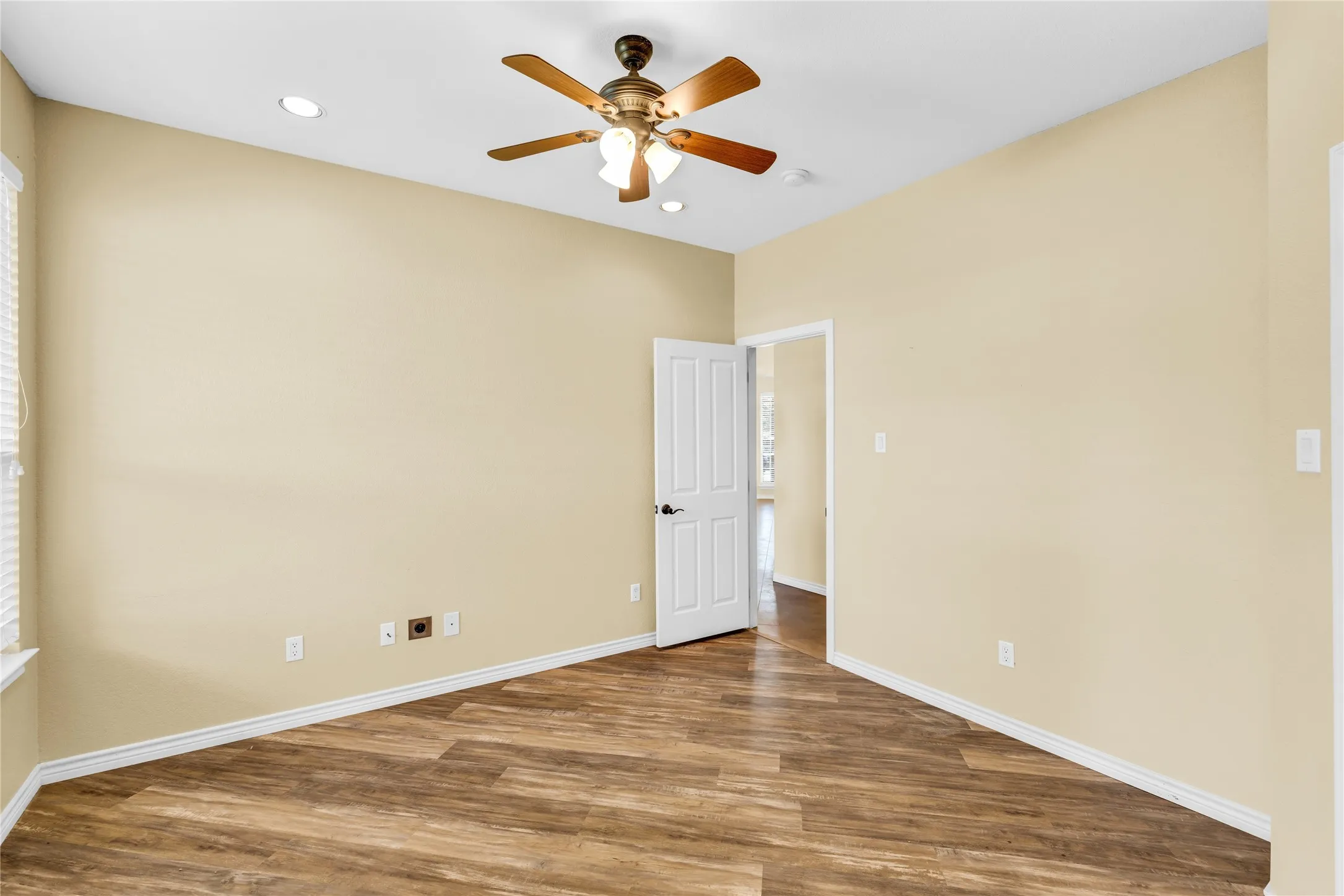 Single Family Residence For Sale in Tarrant County , 4031 Burleson Retta Road, Burleson, Texas 76028, 5 Bedroom, 4 Bathroom, 3 Garage spaces, 3,291 Sqft, built in 2005, mls#21272734, Real Estate Agent in Burleson, Homes For Sale in Tarrant county, Homes For Sale in Burleson, Realtor in Burleson Texas, Real Estate Brokerage Independent Realty Texas, Luminita Cordes Realtor