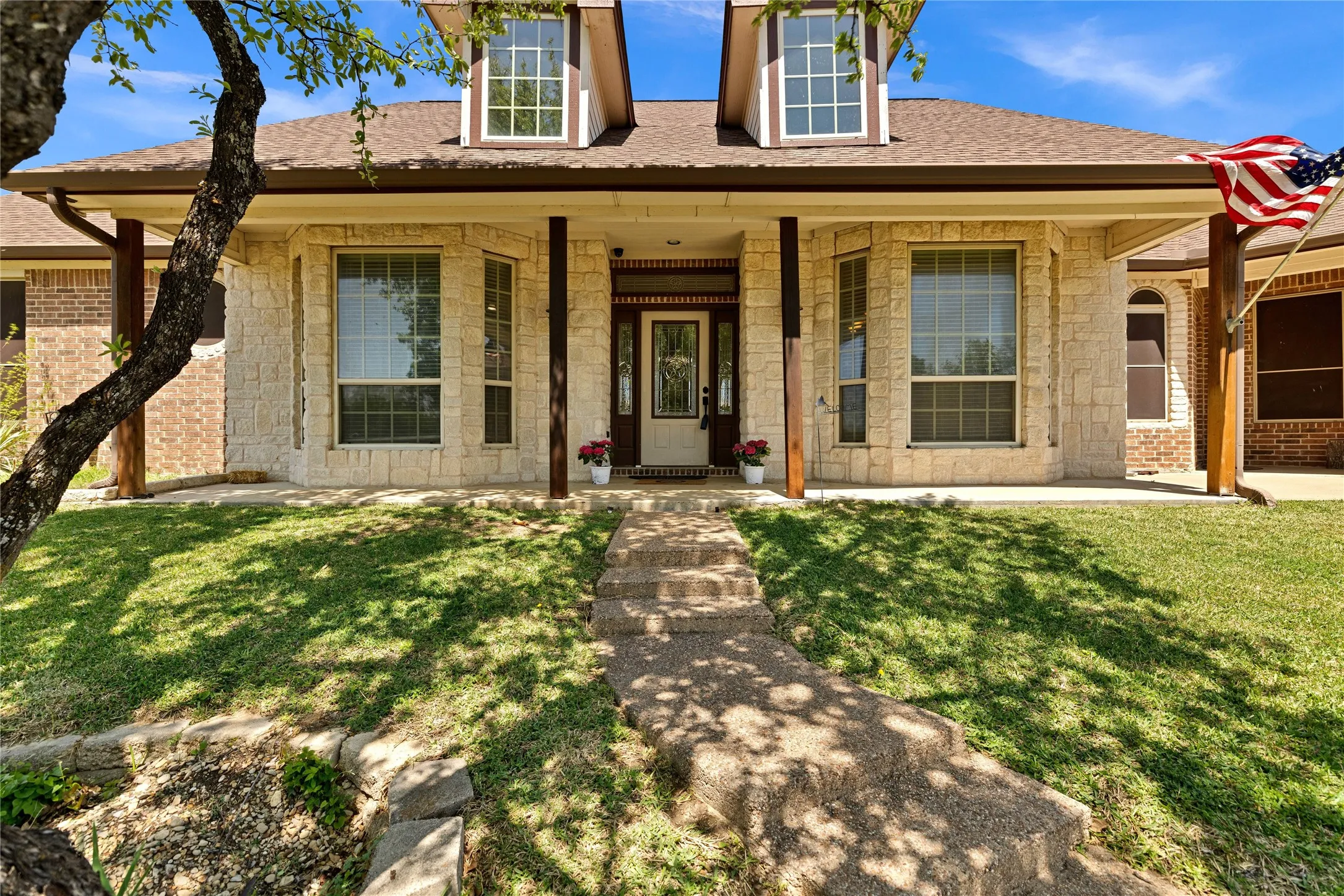 Single Family Residence For Sale in Tarrant County , 4031 Burleson Retta Road, Burleson, Texas 76028, 5 Bedroom, 4 Bathroom, 3 Garage spaces, 3,291 Sqft, built in 2005, mls#21272734, Real Estate Agent in Burleson, Homes For Sale in Tarrant county, Homes For Sale in Burleson, Realtor in Burleson Texas, Real Estate Brokerage Independent Realty Texas, Luminita Cordes Realtor