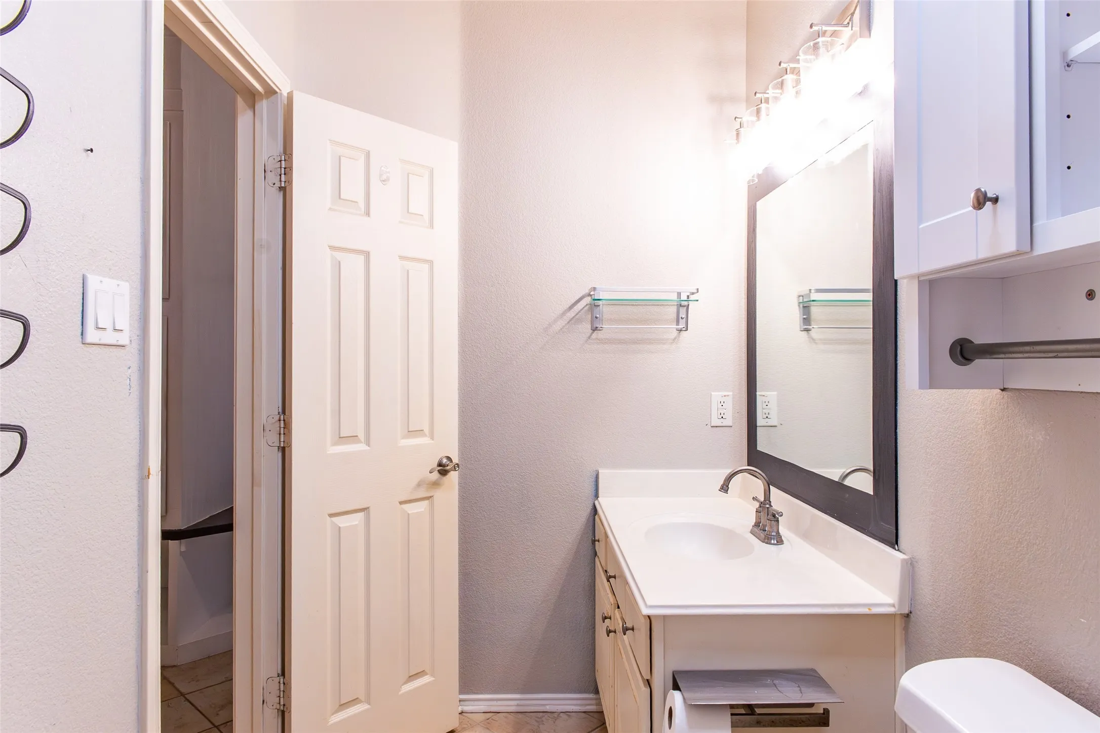 Single Family Residence For Sale in Denton County , 3105 Ottawa Lane, Denton, Texas 76210, 4 Bedroom, 3 Bathroom, 2 Garage spaces, 2,386 Sqft, built in 2000, mls#21280397, Real Estate Agent in Denton, Homes For Sale in Denton county, Homes For Sale in Denton, Realtor in Denton Texas, Real Estate Brokerage Independent Realty Texas, Luminita Cordes Realtor
