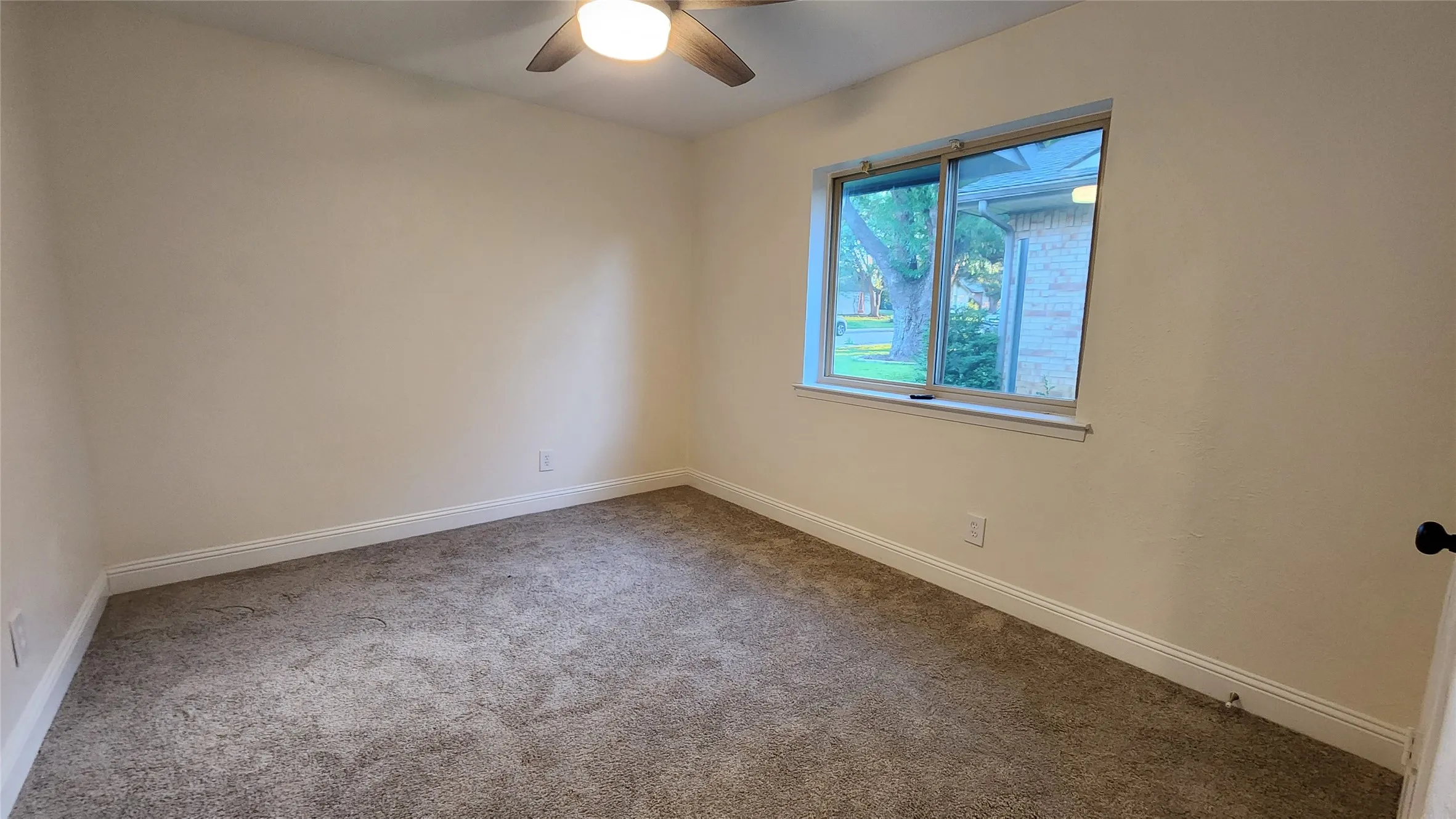 Single Family Residence For Rent in Denton County , 1619 Glenhill Lane, Lewisville, Texas 75077, 3 Bedrooms, 2 Bathrooms, Garage spaces, 2,229 Sqft, built in 1973, Price $2,500, mls#21280728, Real Estate Agent in Lewisville, Homes For Rent in Denton county, Homes For Rent in Lewisville, Realtor in Lewisville Texas, Real Estate Brokerage Independent Realty Texas, Luminita Cordes Realtor