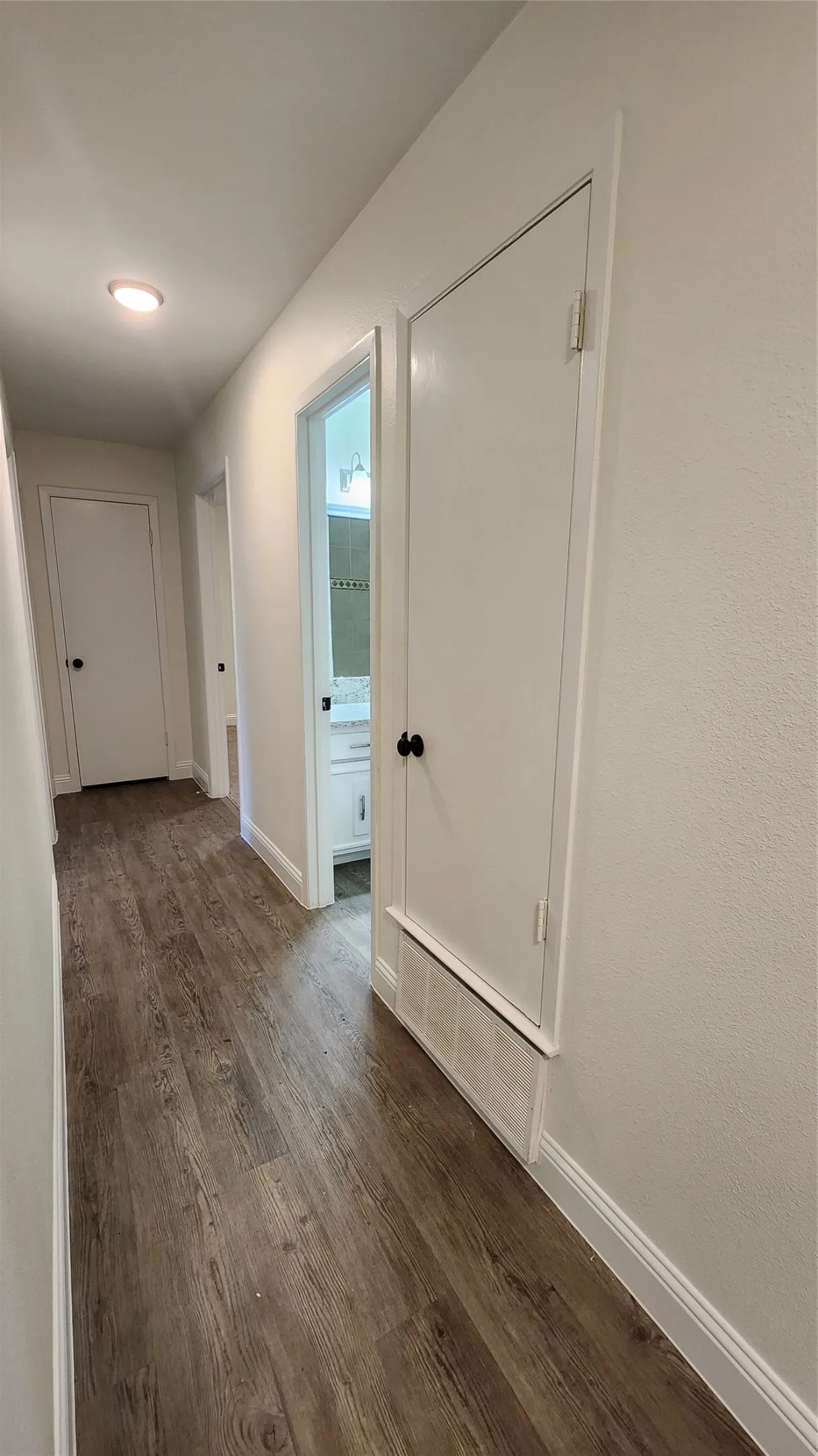Single Family Residence For Rent in Denton County , 1619 Glenhill Lane, Lewisville, Texas 75077, 3 Bedrooms, 2 Bathrooms, Garage spaces, 2,229 Sqft, built in 1973, Price $2,500, mls#21280728, Real Estate Agent in Lewisville, Homes For Rent in Denton county, Homes For Rent in Lewisville, Realtor in Lewisville Texas, Real Estate Brokerage Independent Realty Texas, Luminita Cordes Realtor