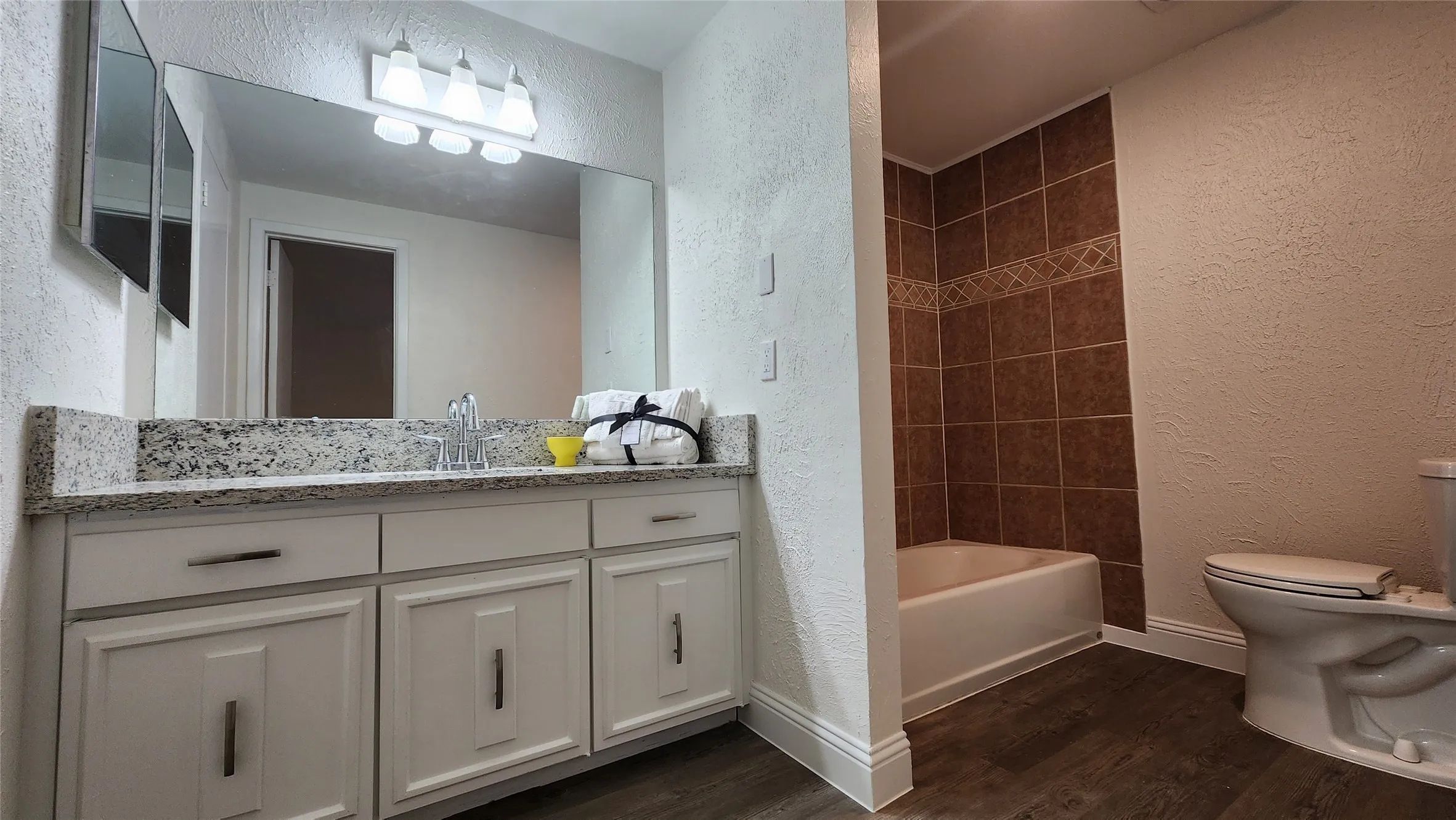 Single Family Residence For Rent in Denton County , 1619 Glenhill Lane, Lewisville, Texas 75077, 3 Bedrooms, 2 Bathrooms, Garage spaces, 2,229 Sqft, built in 1973, Price $2,500, mls#21280728, Real Estate Agent in Lewisville, Homes For Rent in Denton county, Homes For Rent in Lewisville, Realtor in Lewisville Texas, Real Estate Brokerage Independent Realty Texas, Luminita Cordes Realtor