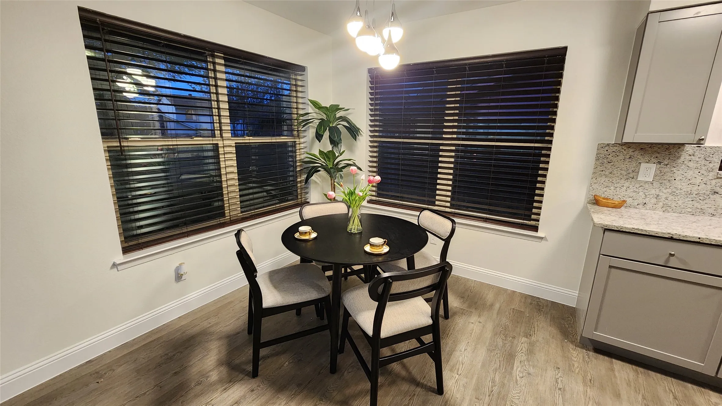 Single Family Residence For Rent in Denton County , 1619 Glenhill Lane, Lewisville, Texas 75077, 3 Bedrooms, 2 Bathrooms, Garage spaces, 2,229 Sqft, built in 1973, Price $2,500, mls#21280728, Real Estate Agent in Lewisville, Homes For Rent in Denton county, Homes For Rent in Lewisville, Realtor in Lewisville Texas, Real Estate Brokerage Independent Realty Texas, Luminita Cordes Realtor