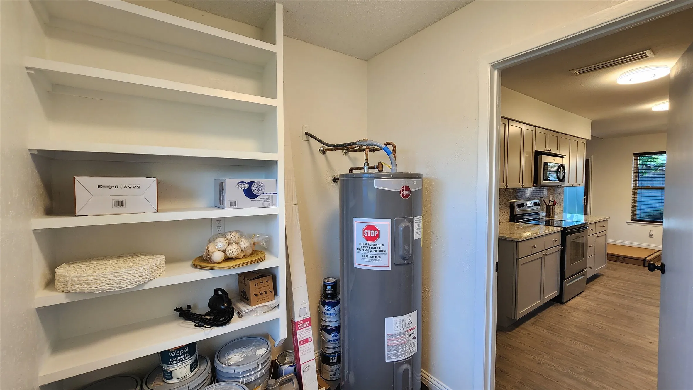 Single Family Residence For Rent in Denton County , 1619 Glenhill Lane, Lewisville, Texas 75077, 3 Bedrooms, 2 Bathrooms, Garage spaces, 2,229 Sqft, built in 1973, Price $2,500, mls#21280728, Real Estate Agent in Lewisville, Homes For Rent in Denton county, Homes For Rent in Lewisville, Realtor in Lewisville Texas, Real Estate Brokerage Independent Realty Texas, Luminita Cordes Realtor