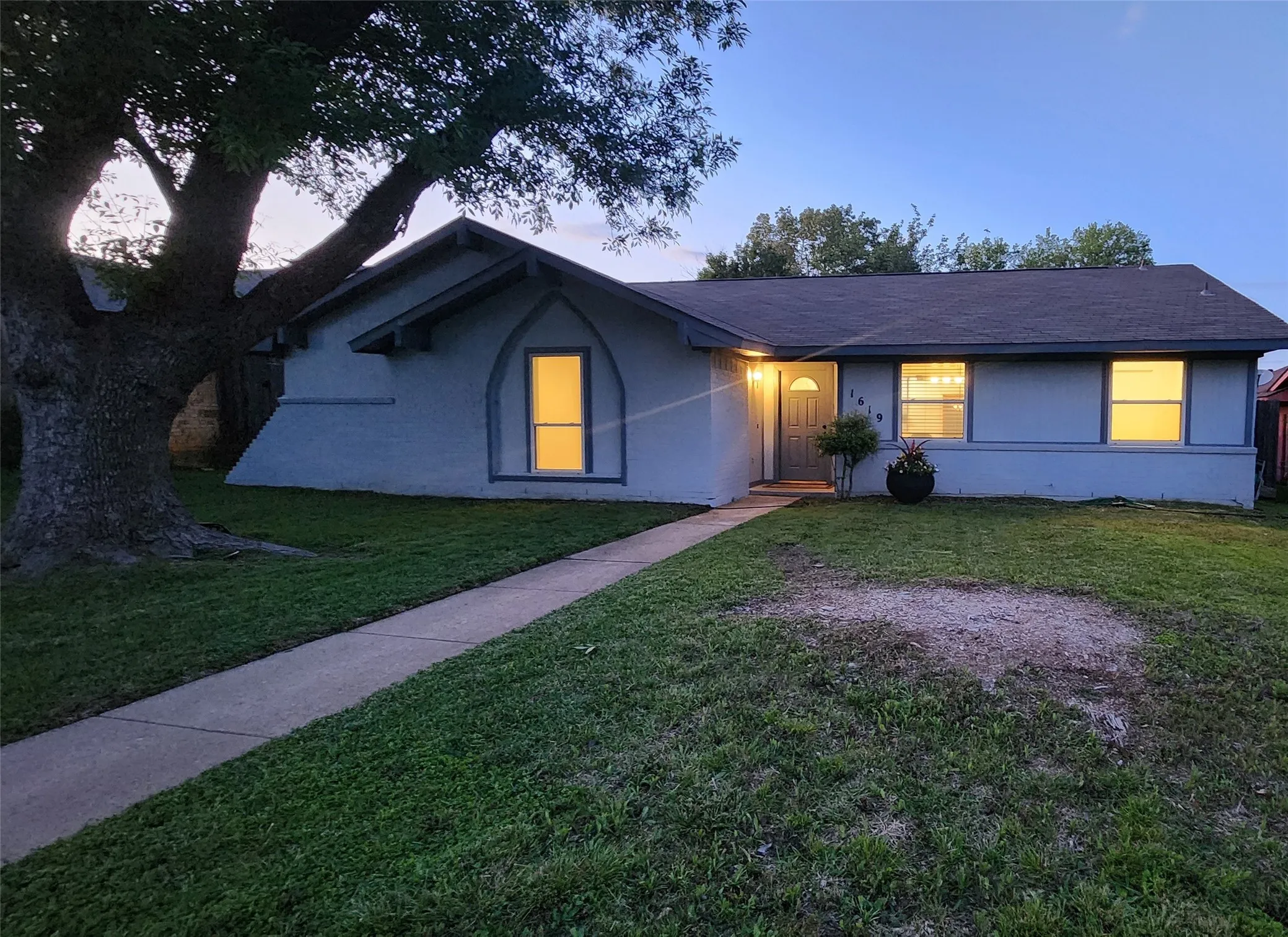 Single Family Residence For Rent in Denton County , 1619 Glenhill Lane, Lewisville, Texas 75077, 3 Bedrooms, 2 Bathrooms, Garage spaces, 2,229 Sqft, built in 1973, Price $2,500, mls#21280728, Real Estate Agent in Lewisville, Homes For Rent in Denton county, Homes For Rent in Lewisville, Realtor in Lewisville Texas, Real Estate Brokerage Independent Realty Texas, Luminita Cordes Realtor