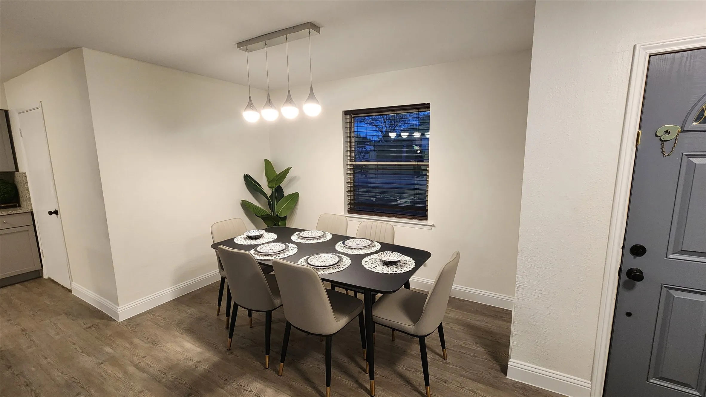 Single Family Residence For Rent in Denton County , 1619 Glenhill Lane, Lewisville, Texas 75077, 3 Bedrooms, 2 Bathrooms, Garage spaces, 2,229 Sqft, built in 1973, Price $2,500, mls#21280728, Real Estate Agent in Lewisville, Homes For Rent in Denton county, Homes For Rent in Lewisville, Realtor in Lewisville Texas, Real Estate Brokerage Independent Realty Texas, Luminita Cordes Realtor