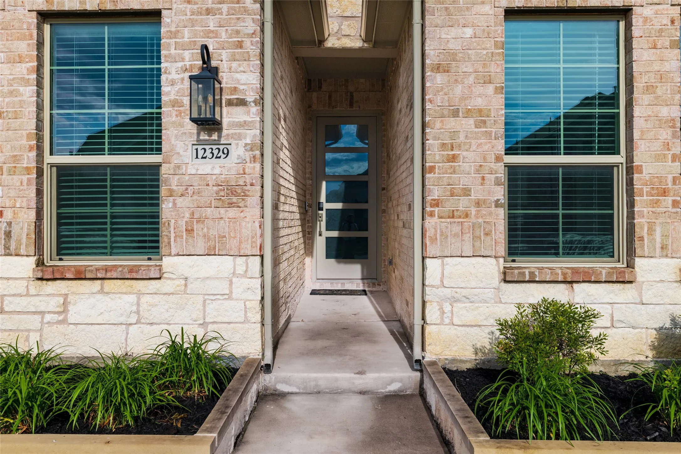 Single Family Residence For Sale in Tarrant County , 12329 Hulson Trail, Fort Worth, Texas 76052, 3 Bedrooms, 2 Bathrooms, 2 Garage spaces, 1,888 Sqft, built in 2021, Price $360,000, mls#21280505, Real Estate Agent in Fort Worth, Homes For Sale in Tarrant county, Homes For Sale in Fort Worth, Realtor in Fort Worth Texas, Real Estate Brokerage Independent Realty Texas, Luminita Cordes Realtor