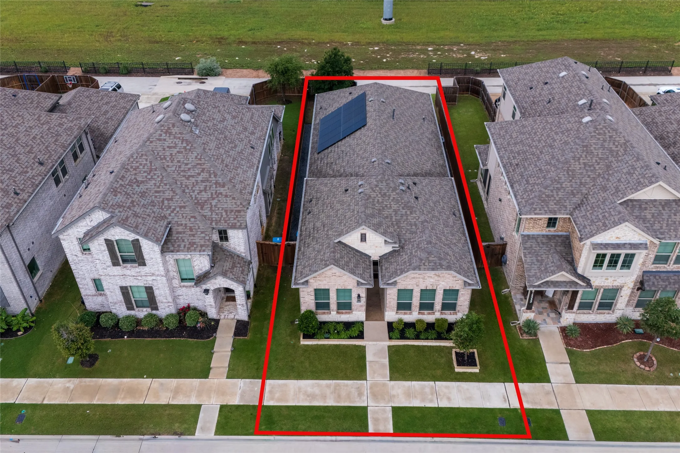 Single Family Residence For Sale in Tarrant County , 12329 Hulson Trail, Fort Worth, Texas 76052, 3 Bedrooms, 2 Bathrooms, 2 Garage spaces, 1,888 Sqft, built in 2021, Price $360,000, mls#21280505, Real Estate Agent in Fort Worth, Homes For Sale in Tarrant county, Homes For Sale in Fort Worth, Realtor in Fort Worth Texas, Real Estate Brokerage Independent Realty Texas, Luminita Cordes Realtor