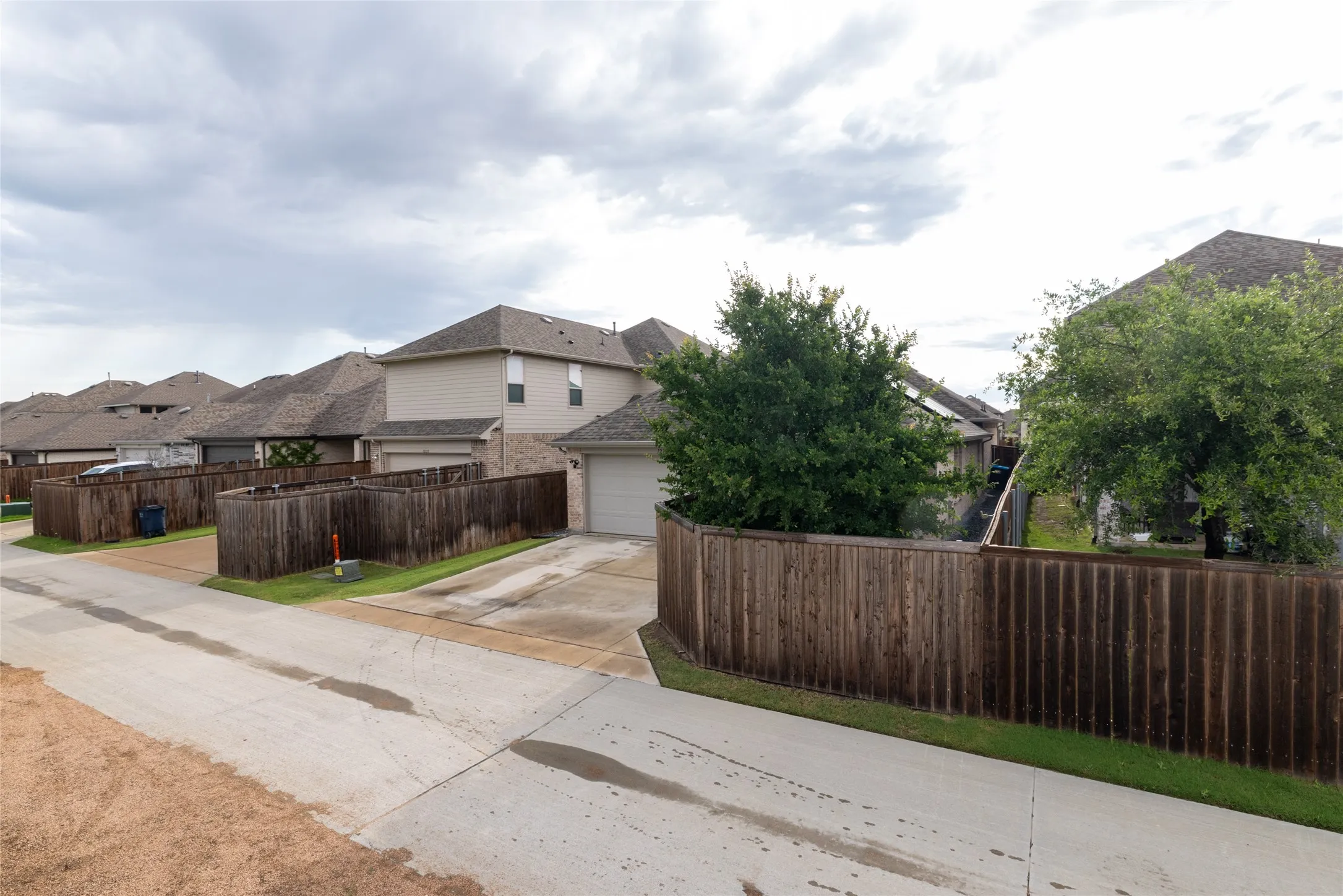 Single Family Residence For Sale in Tarrant County , 12329 Hulson Trail, Fort Worth, Texas 76052, 3 Bedrooms, 2 Bathrooms, 2 Garage spaces, 1,888 Sqft, built in 2021, Price $360,000, mls#21280505, Real Estate Agent in Fort Worth, Homes For Sale in Tarrant county, Homes For Sale in Fort Worth, Realtor in Fort Worth Texas, Real Estate Brokerage Independent Realty Texas, Luminita Cordes Realtor