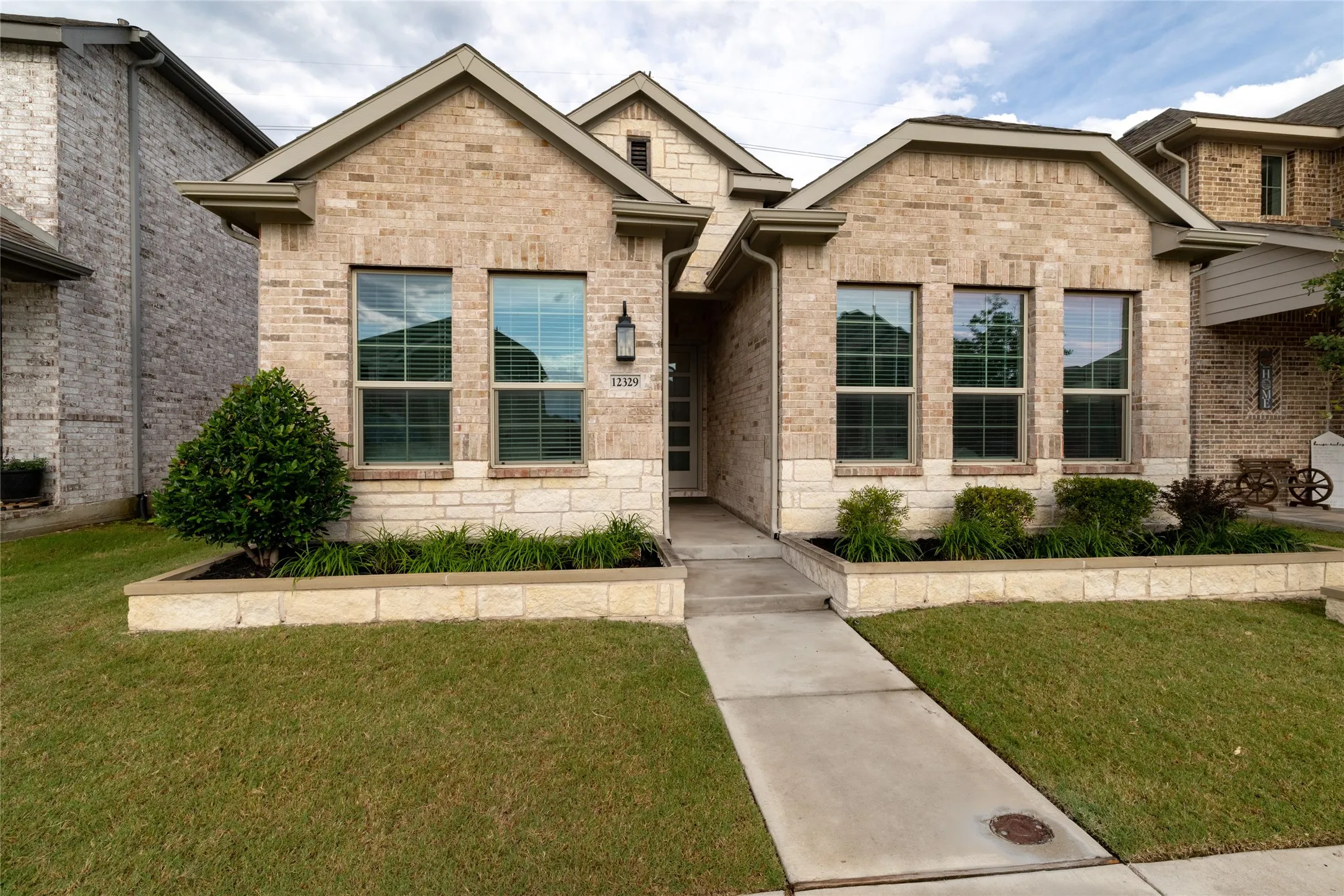 Single Family Residence For Sale in Tarrant County , 12329 Hulson Trail, Fort Worth, Texas 76052, 3 Bedrooms, 2 Bathrooms, 2 Garage spaces, 1,888 Sqft, built in 2021, Price $360,000, mls#21280505, Real Estate Agent in Fort Worth, Homes For Sale in Tarrant county, Homes For Sale in Fort Worth, Realtor in Fort Worth Texas, Real Estate Brokerage Independent Realty Texas, Luminita Cordes Realtor