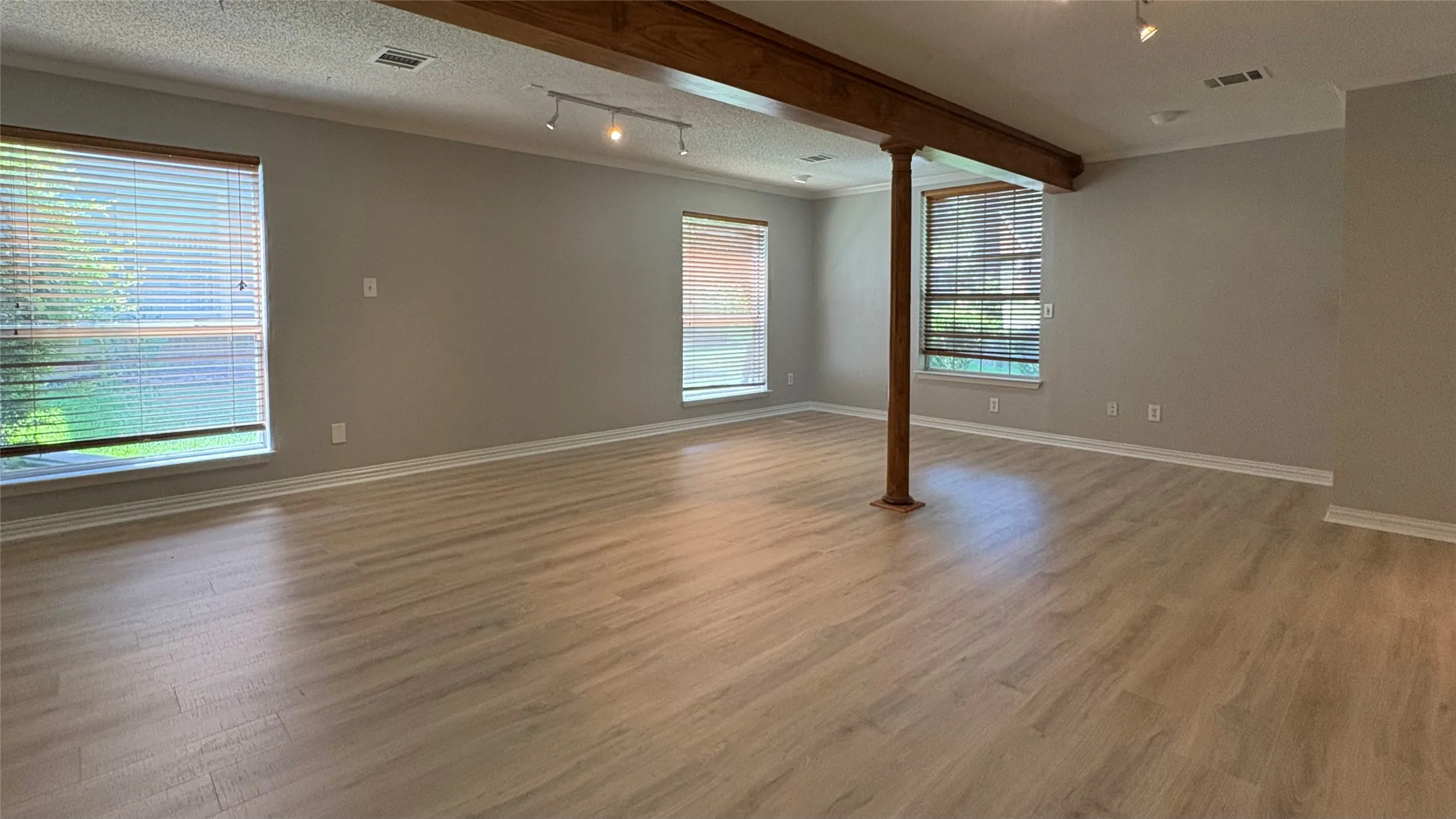 Single Family Residence For Sale in Collin County , 805 Fall Drive, Allen, Texas 75002, 4 Bedroom, 3 Bathroom, 2 Garage spaces, 2,779 Sqft, built in 1987, mls#21278660, Real Estate Agent in Allen, Homes For Sale in Collin county, Homes For Sale in Allen, Realtor in Allen Texas, Real Estate Brokerage Independent Realty Texas, Luminita Cordes Realtor