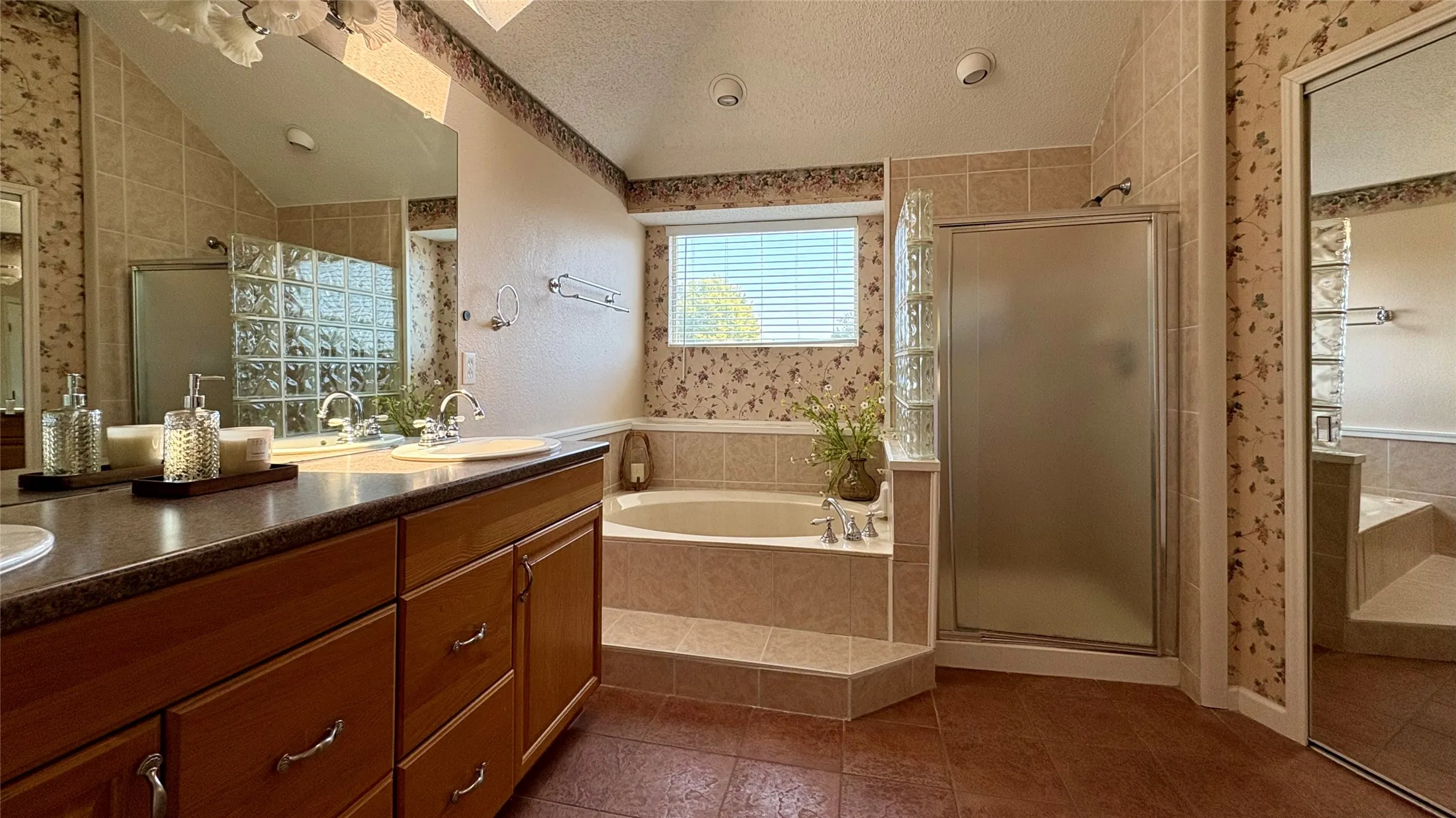 Single Family Residence For Sale in Collin County , 805 Fall Drive, Allen, Texas 75002, 4 Bedroom, 3 Bathroom, 2 Garage spaces, 2,779 Sqft, built in 1987, mls#21278660, Real Estate Agent in Allen, Homes For Sale in Collin county, Homes For Sale in Allen, Realtor in Allen Texas, Real Estate Brokerage Independent Realty Texas, Luminita Cordes Realtor