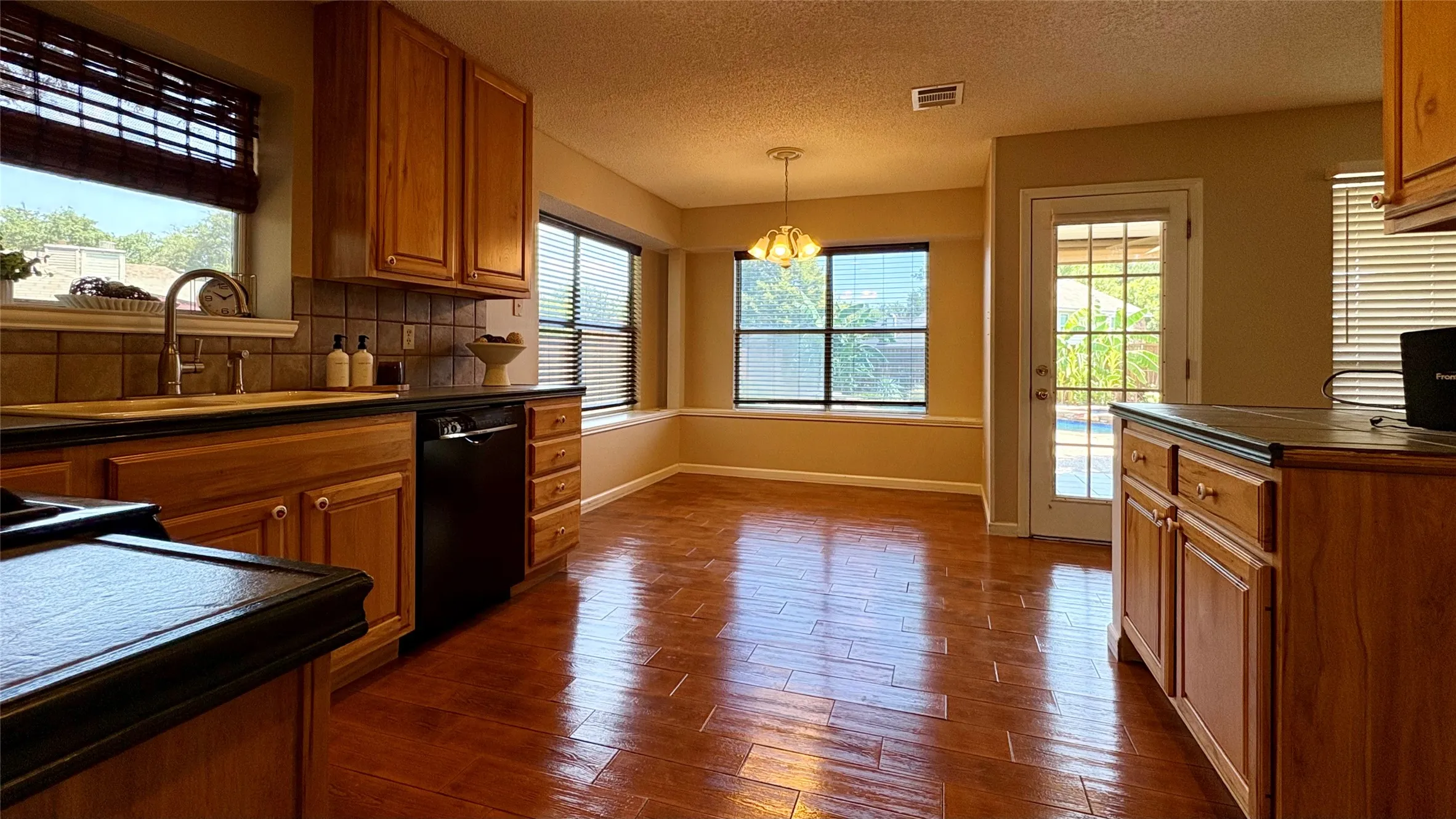 Single Family Residence For Sale in Collin County , 805 Fall Drive, Allen, Texas 75002, 4 Bedroom, 3 Bathroom, 2 Garage spaces, 2,779 Sqft, built in 1987, mls#21278660, Real Estate Agent in Allen, Homes For Sale in Collin county, Homes For Sale in Allen, Realtor in Allen Texas, Real Estate Brokerage Independent Realty Texas, Luminita Cordes Realtor