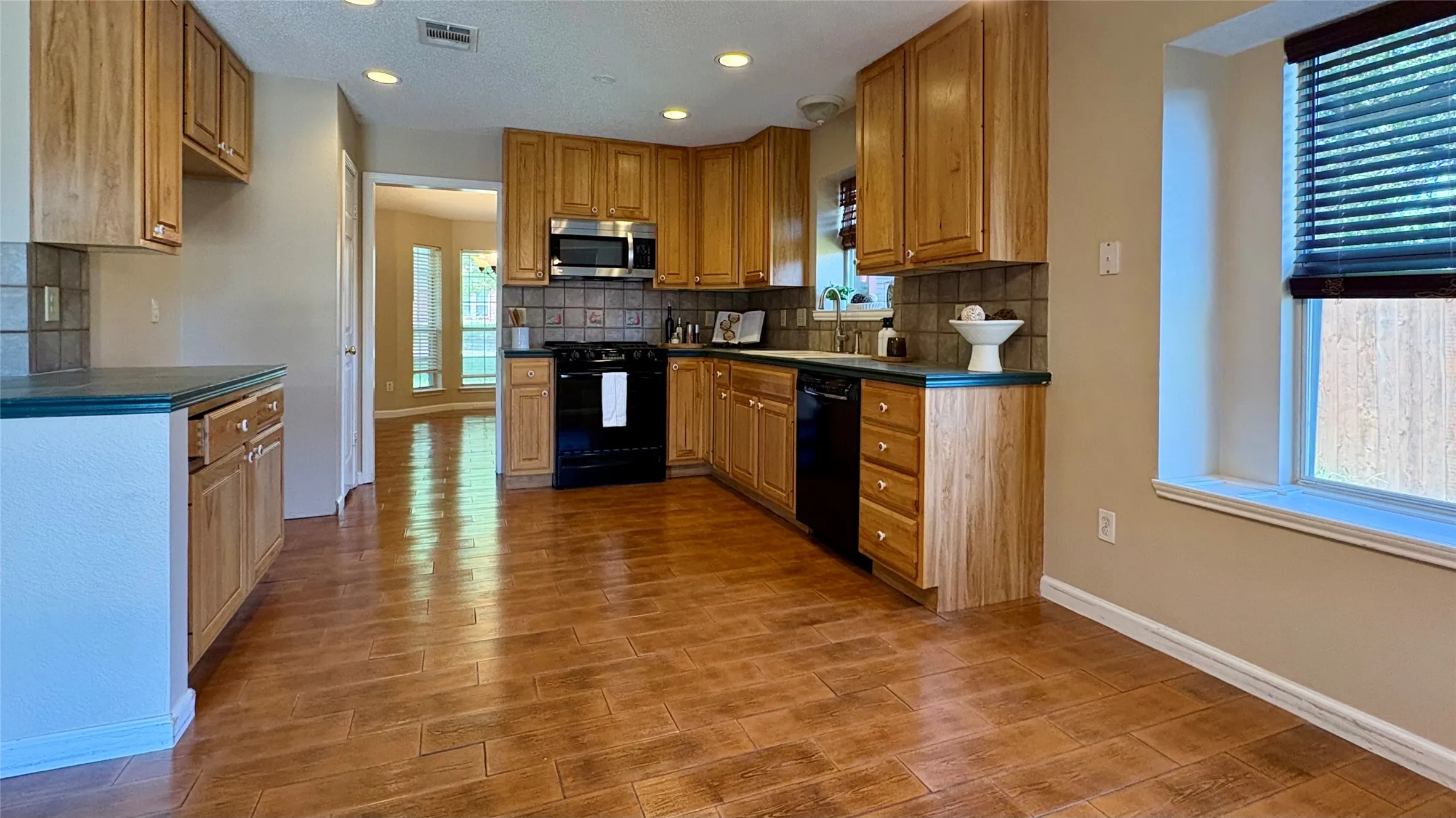 Single Family Residence For Sale in Collin County , 805 Fall Drive, Allen, Texas 75002, 4 Bedroom, 3 Bathroom, 2 Garage spaces, 2,779 Sqft, built in 1987, mls#21278660, Real Estate Agent in Allen, Homes For Sale in Collin county, Homes For Sale in Allen, Realtor in Allen Texas, Real Estate Brokerage Independent Realty Texas, Luminita Cordes Realtor