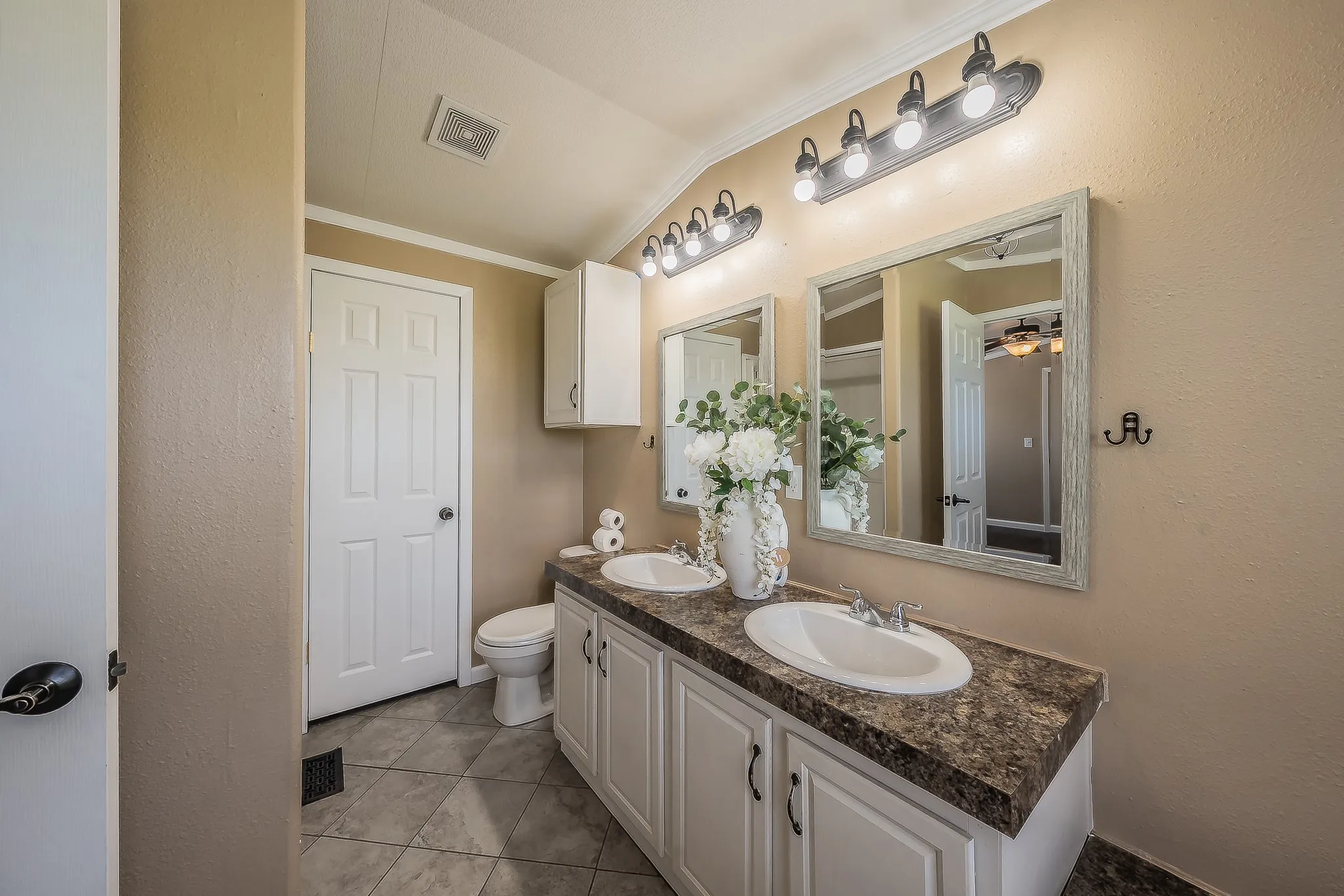 Double vanity