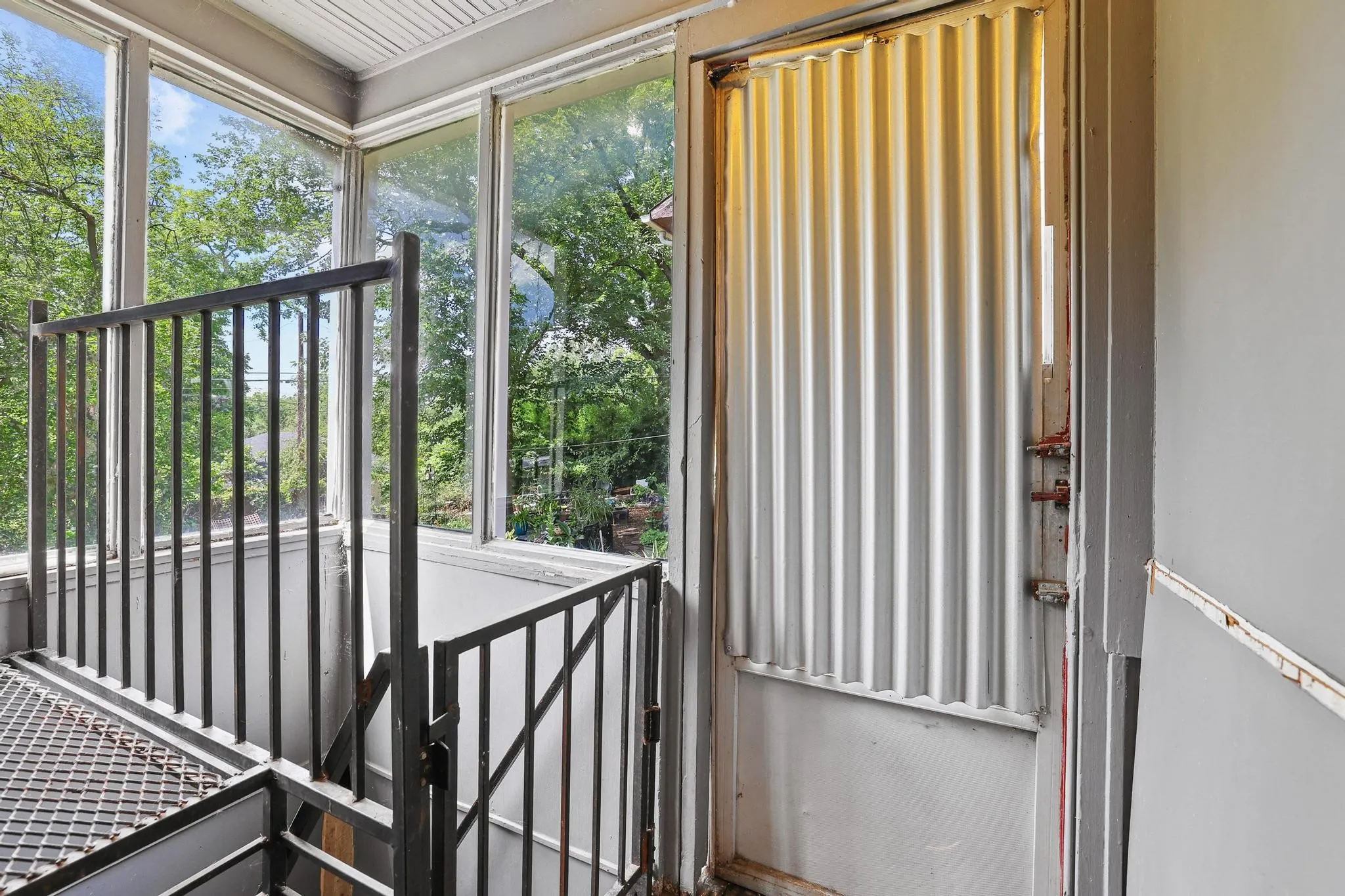 Single Family Residence For Sale in Grayson County , 1322 W Chestnut Street, Denison, Texas 75020, 2 Bedroom, 1 Bathroom, Garage spaces, 954 Sqft, built in 1950, mls#21280747, Real Estate Agent in Denison, Homes For Sale in Grayson county, Homes For Sale in Denison, Realtor in Denison Texas, Real Estate Brokerage Independent Realty Texas, Luminita Cordes Realtor