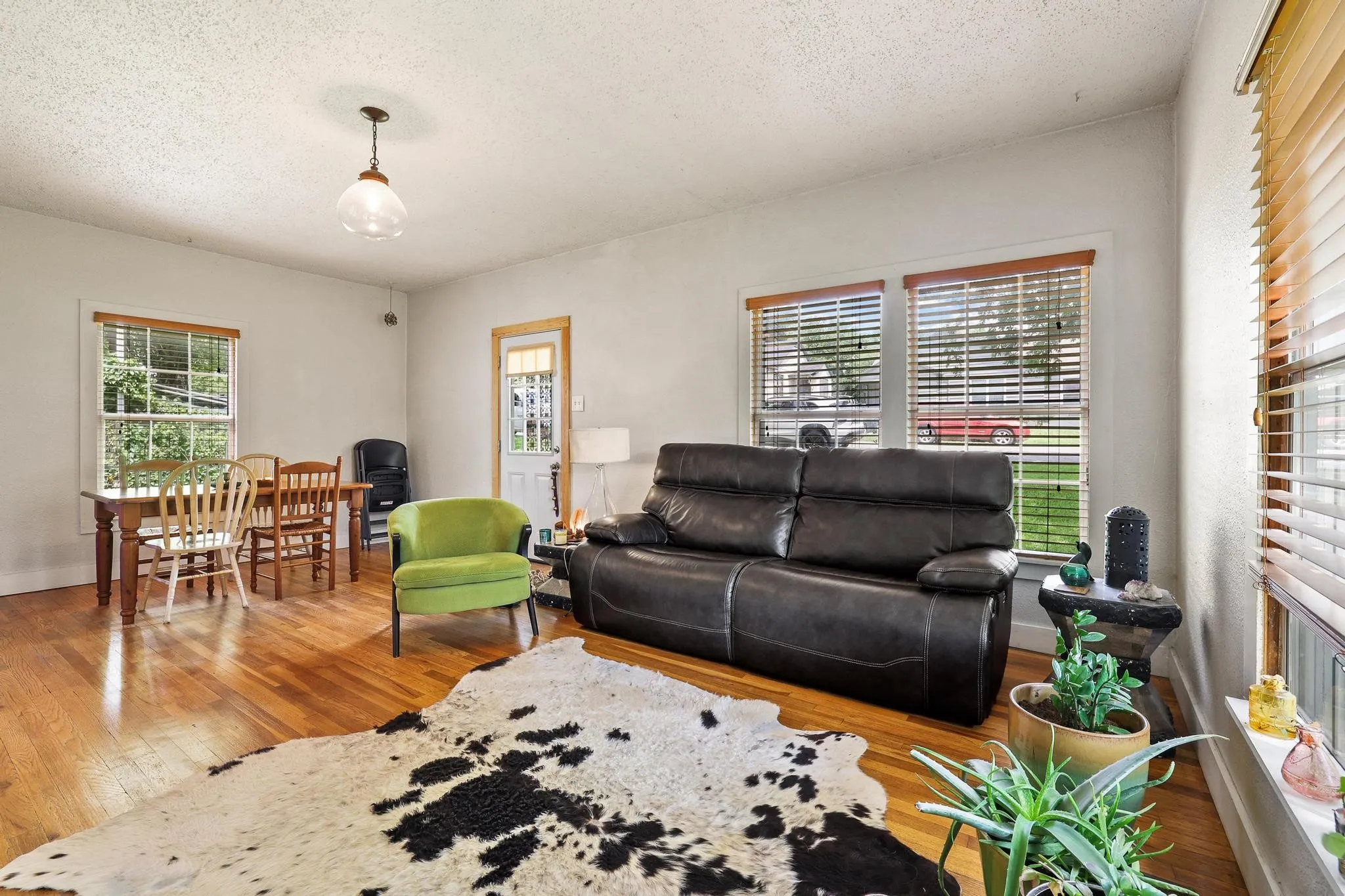 Single Family Residence For Sale in Grayson County , 1322 W Chestnut Street, Denison, Texas 75020, 2 Bedroom, 1 Bathroom, Garage spaces, 954 Sqft, built in 1950, mls#21280747, Real Estate Agent in Denison, Homes For Sale in Grayson county, Homes For Sale in Denison, Realtor in Denison Texas, Real Estate Brokerage Independent Realty Texas, Luminita Cordes Realtor