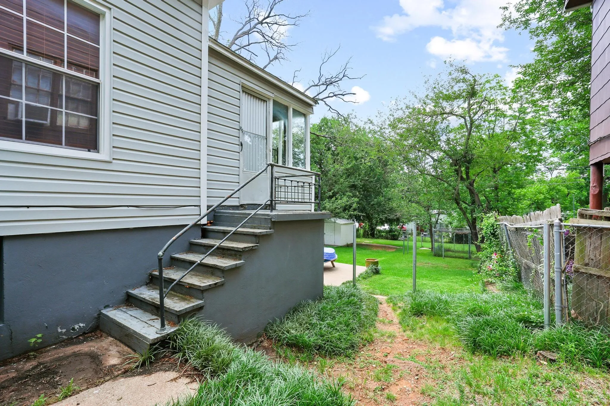 Single Family Residence For Sale in Grayson County , 1322 W Chestnut Street, Denison, Texas 75020, 2 Bedroom, 1 Bathroom, Garage spaces, 954 Sqft, built in 1950, mls#21280747, Real Estate Agent in Denison, Homes For Sale in Grayson county, Homes For Sale in Denison, Realtor in Denison Texas, Real Estate Brokerage Independent Realty Texas, Luminita Cordes Realtor