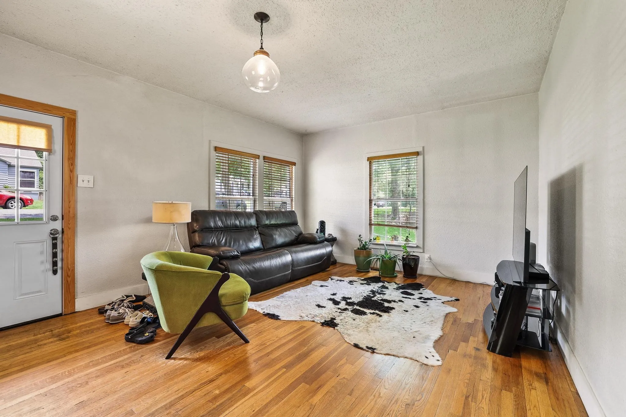 Single Family Residence For Sale in Grayson County , 1322 W Chestnut Street, Denison, Texas 75020, 2 Bedroom, 1 Bathroom, Garage spaces, 954 Sqft, built in 1950, mls#21280747, Real Estate Agent in Denison, Homes For Sale in Grayson county, Homes For Sale in Denison, Realtor in Denison Texas, Real Estate Brokerage Independent Realty Texas, Luminita Cordes Realtor