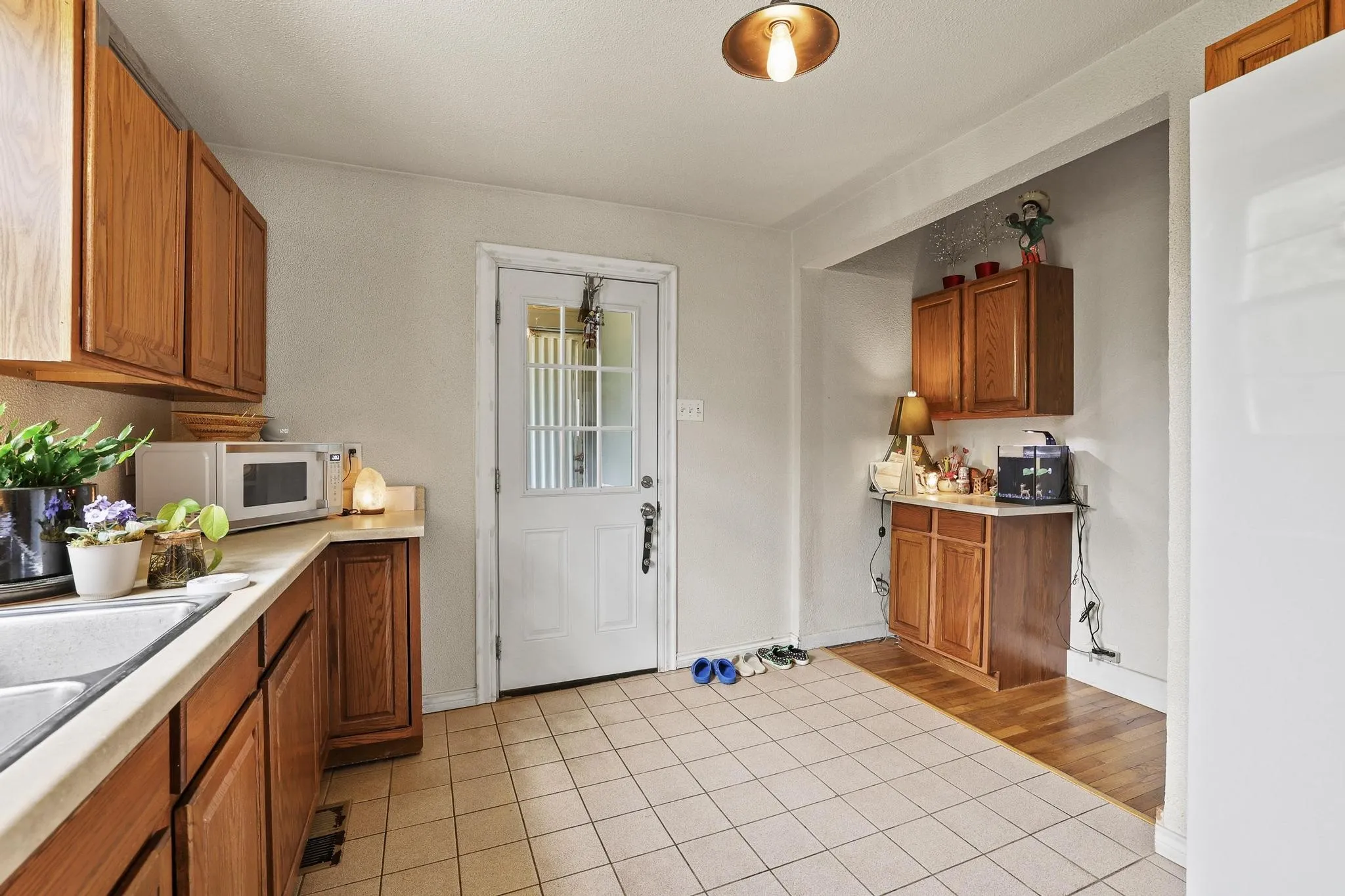 Single Family Residence For Sale in Grayson County , 1322 W Chestnut Street, Denison, Texas 75020, 2 Bedroom, 1 Bathroom, Garage spaces, 954 Sqft, built in 1950, mls#21280747, Real Estate Agent in Denison, Homes For Sale in Grayson county, Homes For Sale in Denison, Realtor in Denison Texas, Real Estate Brokerage Independent Realty Texas, Luminita Cordes Realtor
