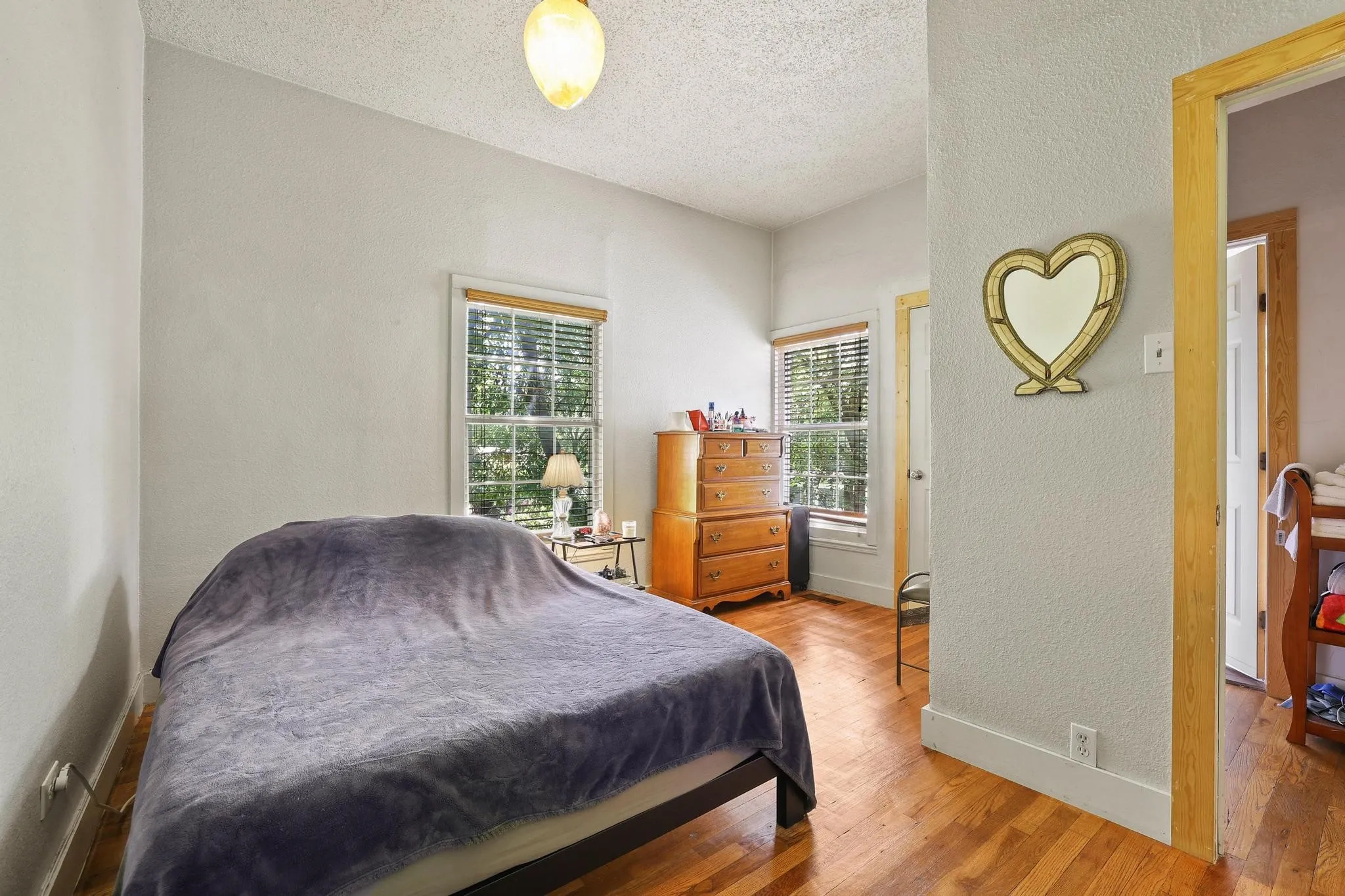 Single Family Residence For Sale in Grayson County , 1322 W Chestnut Street, Denison, Texas 75020, 2 Bedroom, 1 Bathroom, Garage spaces, 954 Sqft, built in 1950, mls#21280747, Real Estate Agent in Denison, Homes For Sale in Grayson county, Homes For Sale in Denison, Realtor in Denison Texas, Real Estate Brokerage Independent Realty Texas, Luminita Cordes Realtor